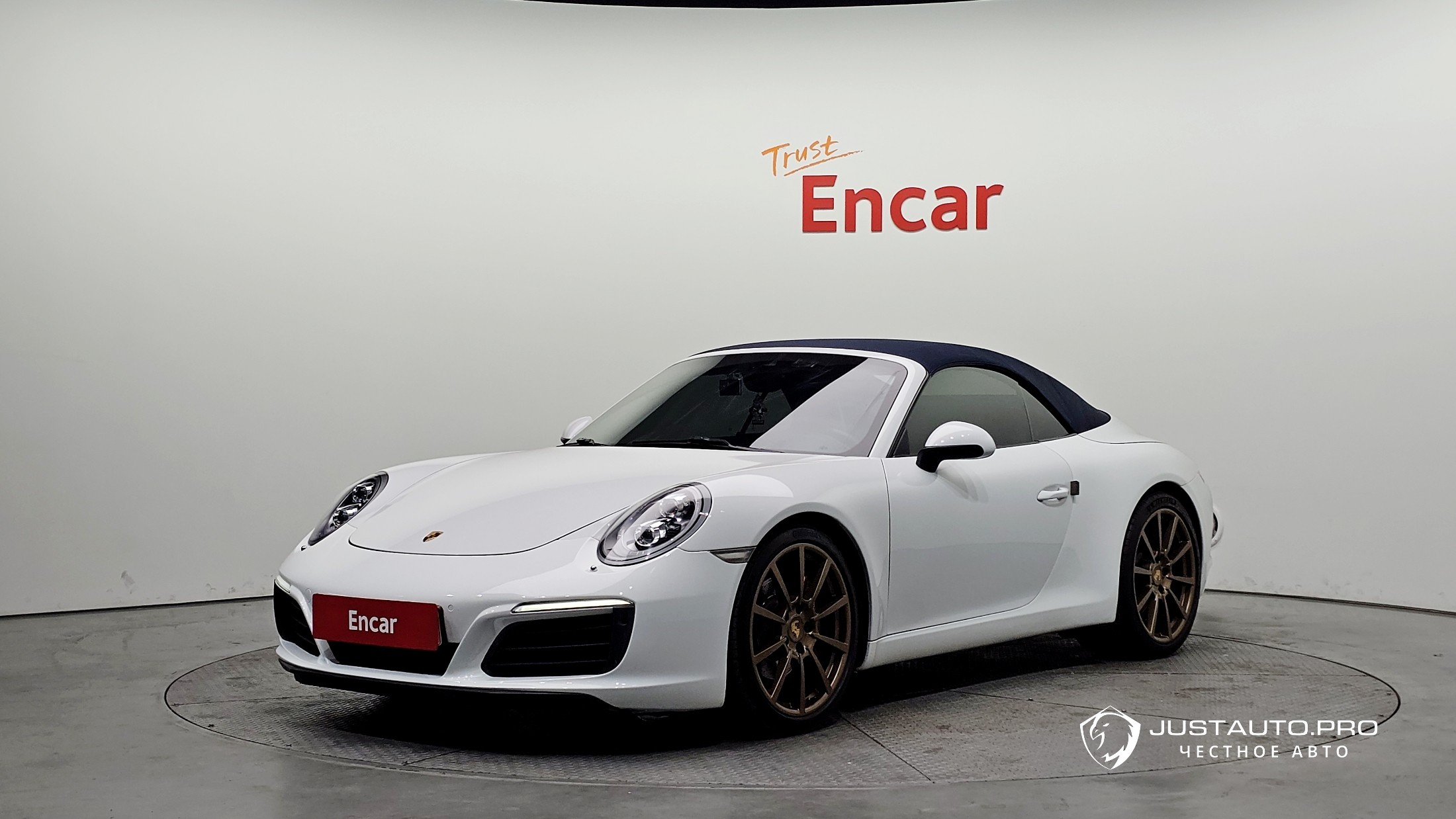 Автомобиль Porsche 911