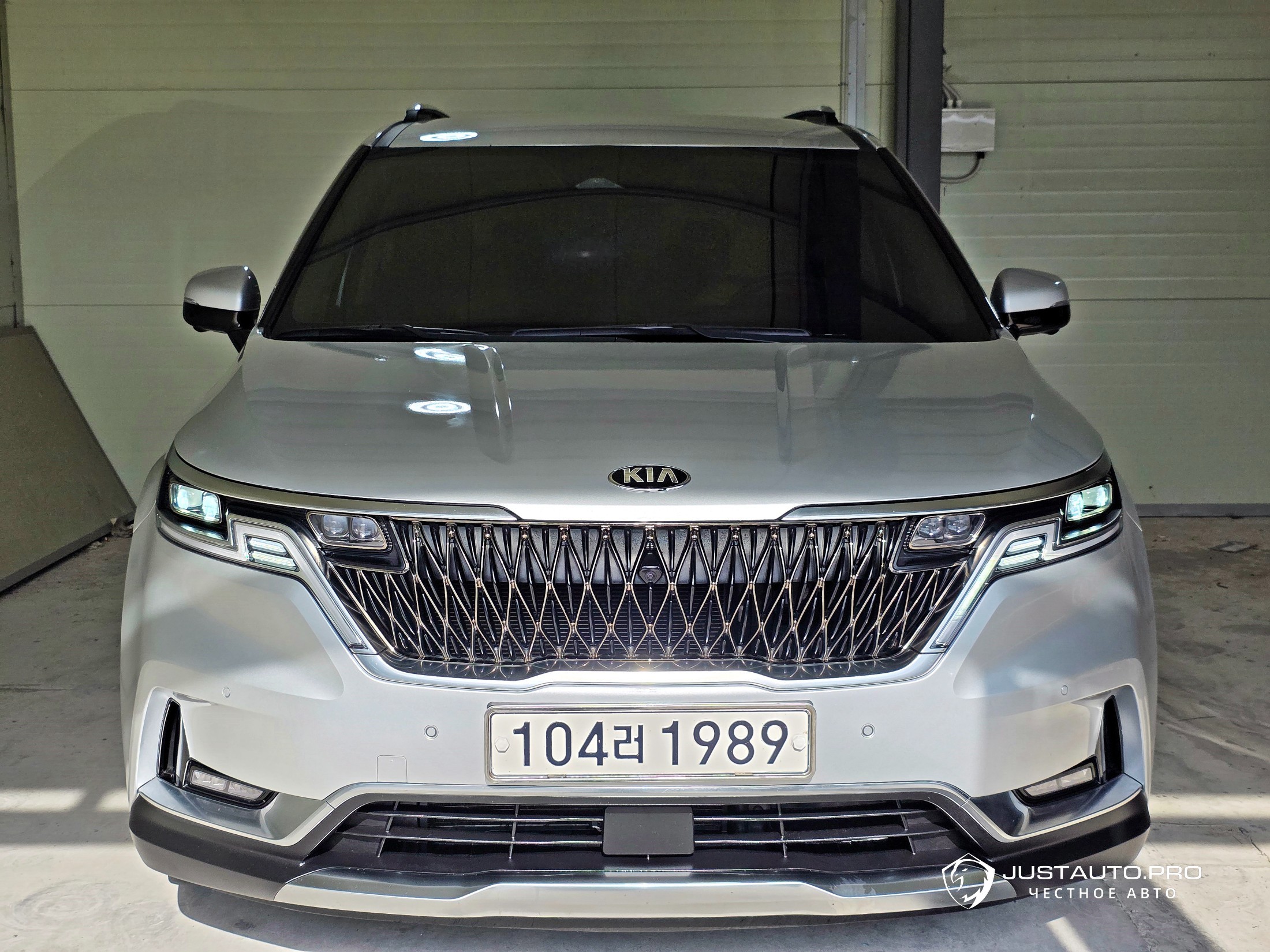 Автомобиль Kia Canival