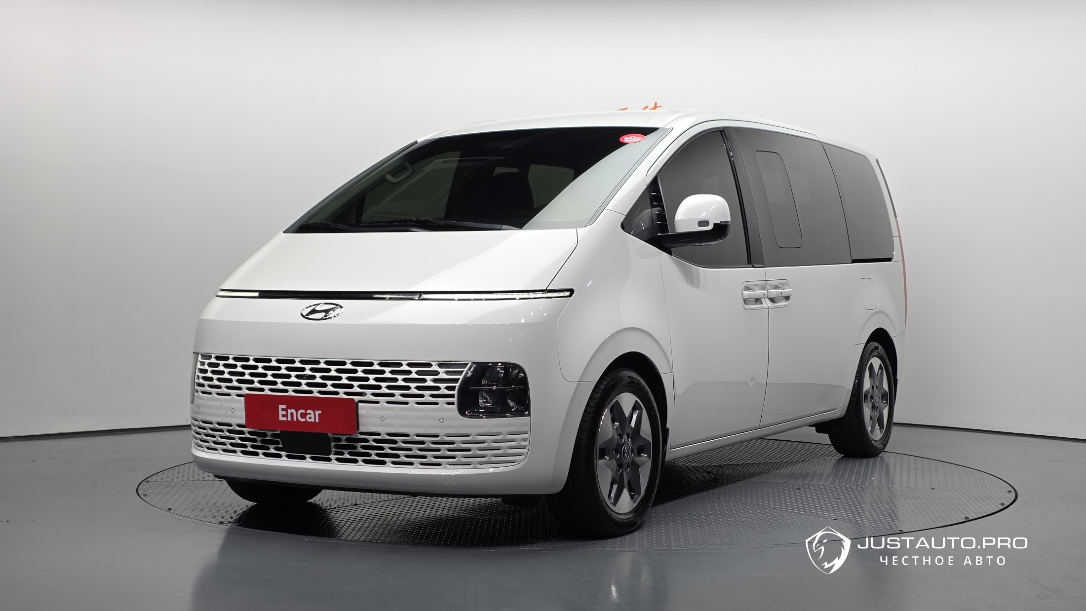 Автомобиль Hyundai Staria