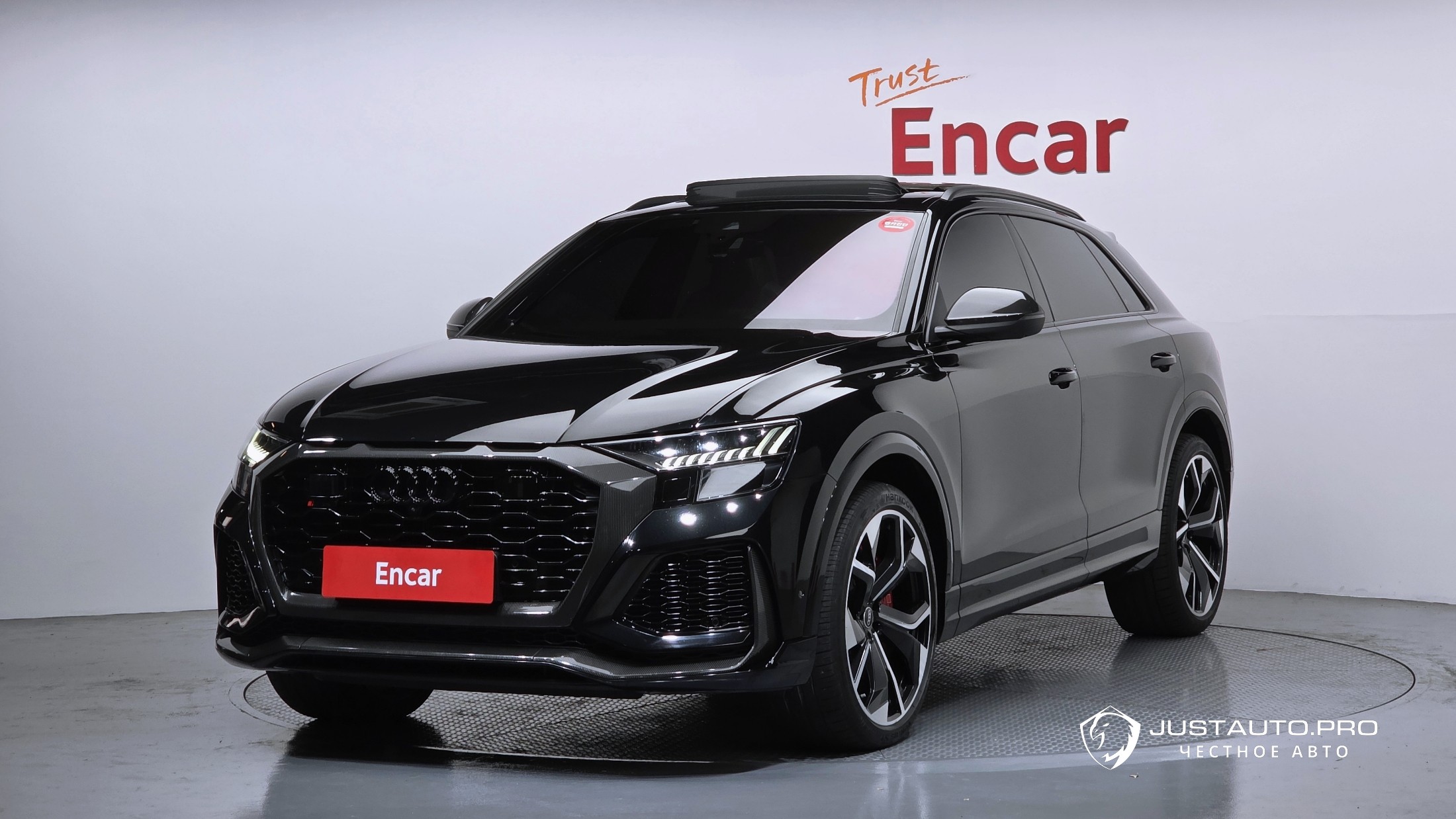 Автомобиль Audi RSQ8