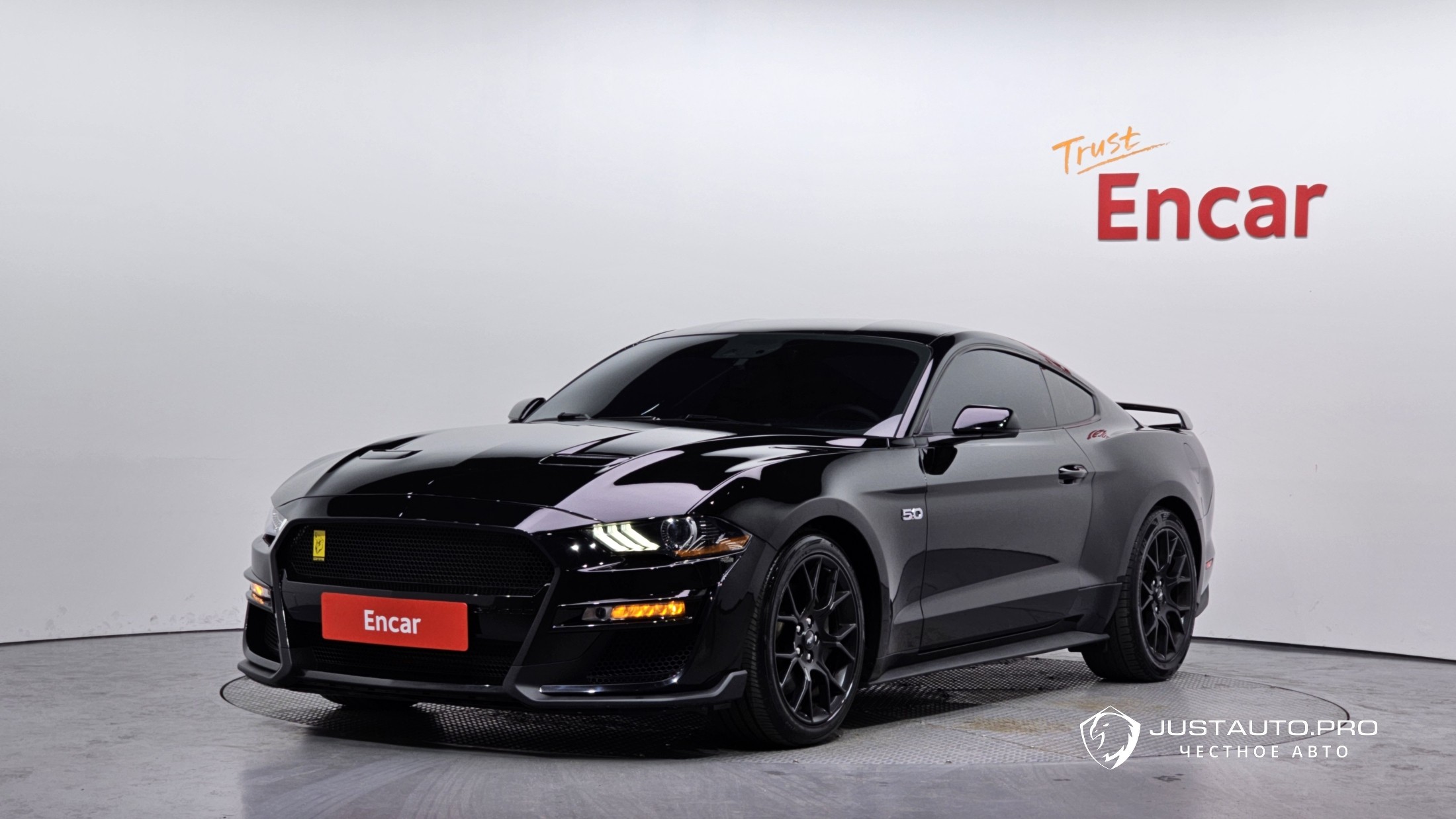 Автомобиль Ford Mustang