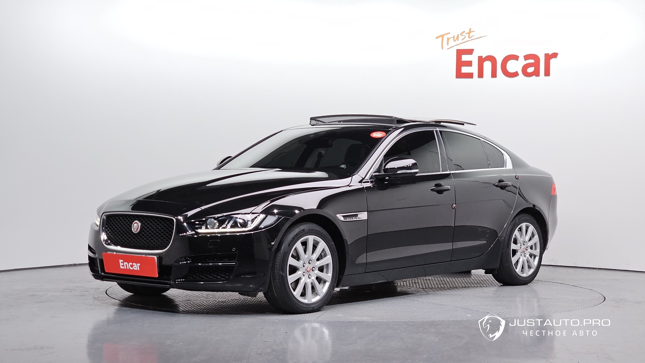 Автомобиль Jaguar XE