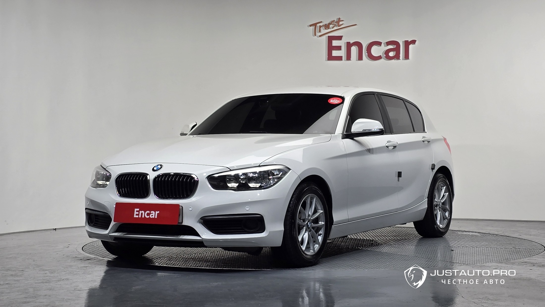 Автомобиль BMW 1-Series