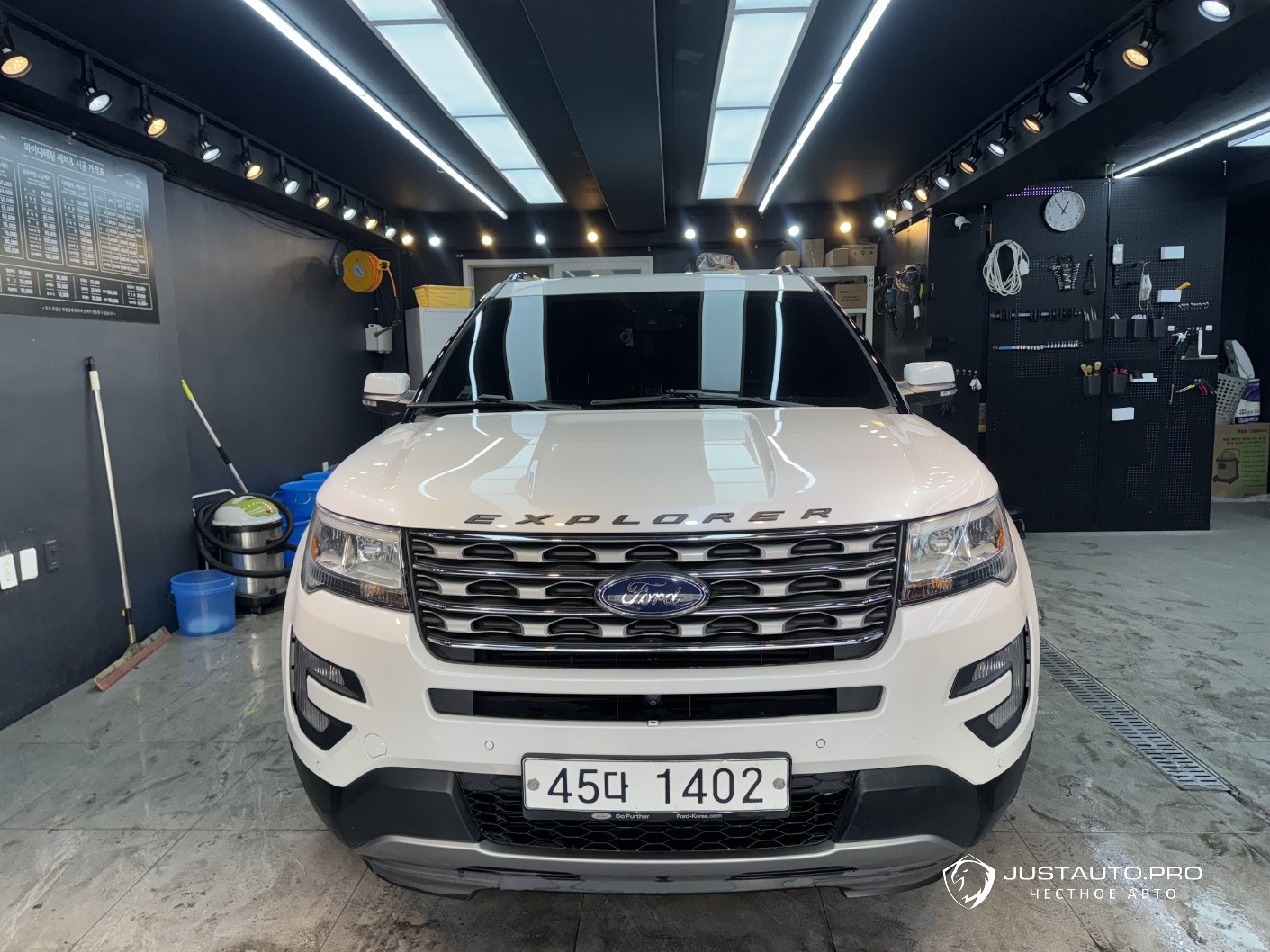 Автомобиль Ford Explorer