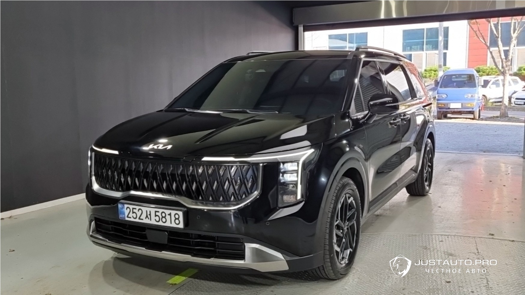 Автомобиль Kia Canival