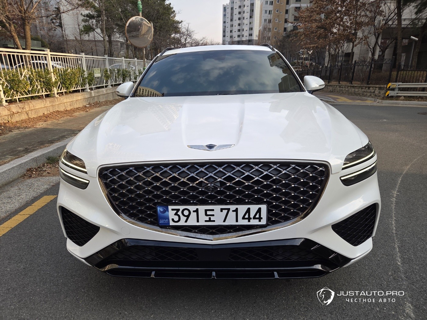 Автомобиль Genesis GV70