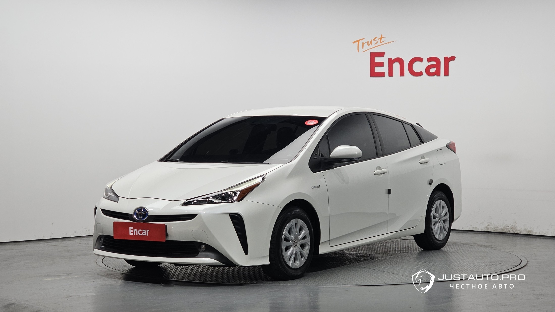 Автомобиль Toyota Prius