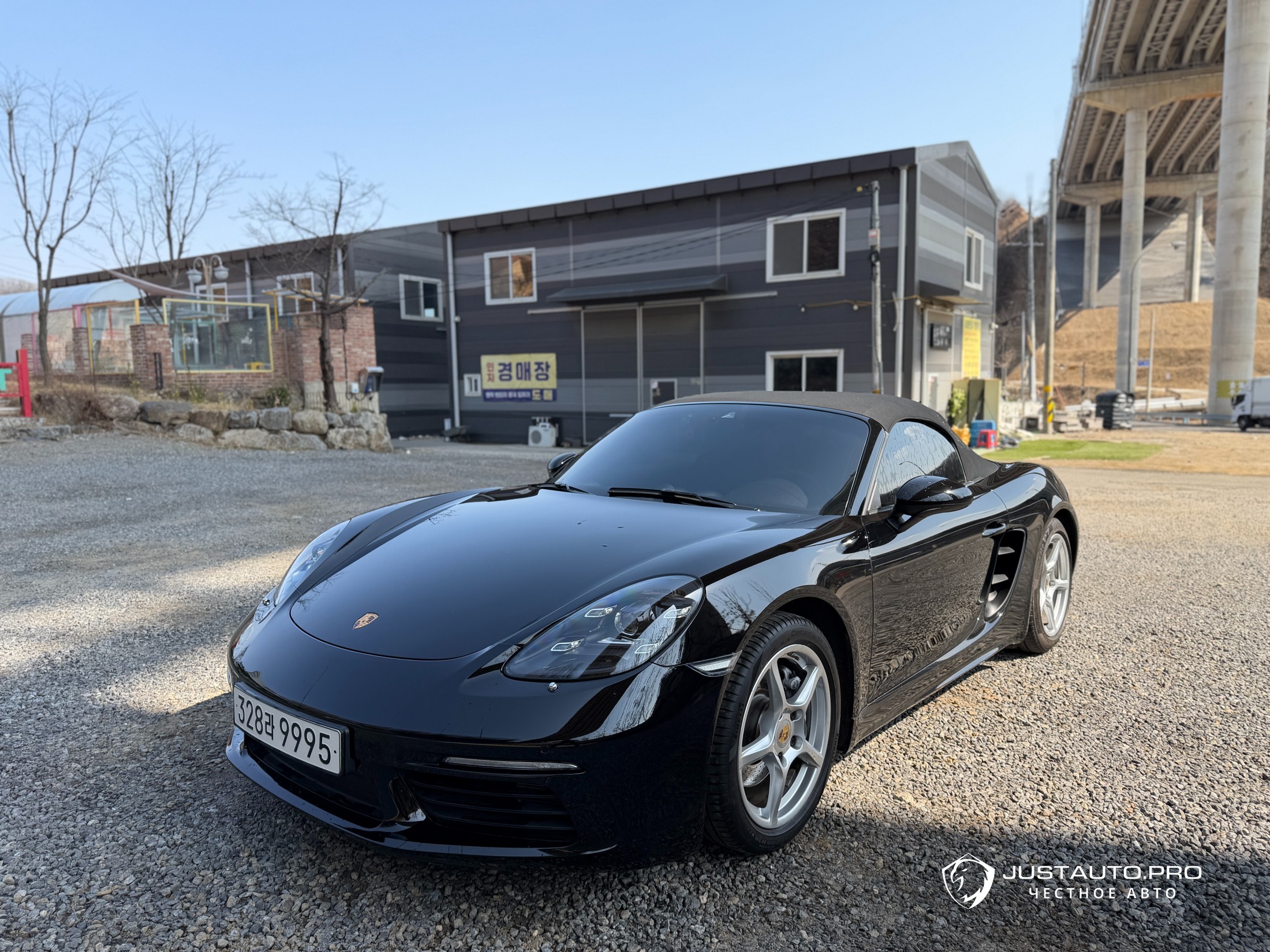 Автомобиль Porsche 718