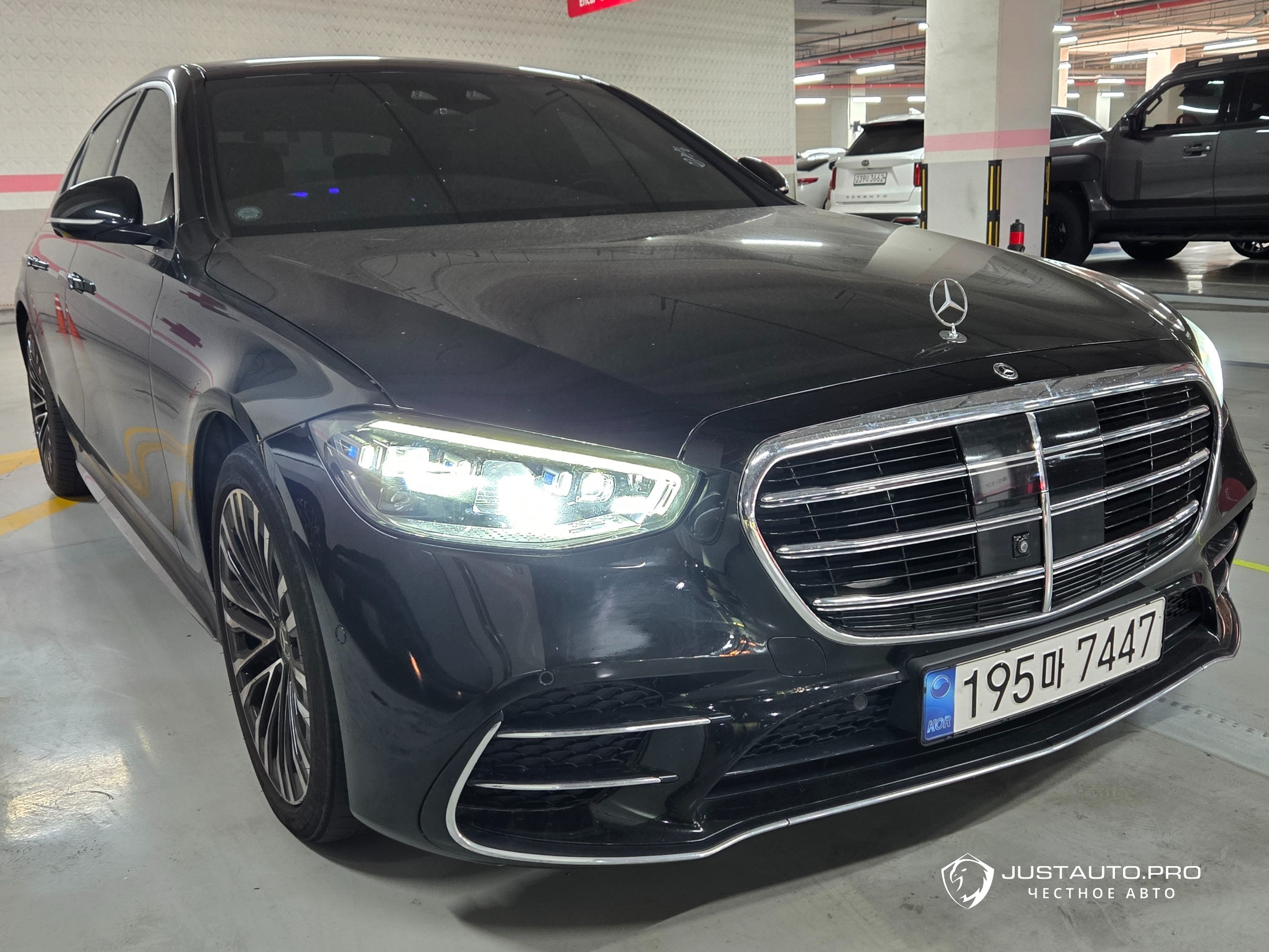 Автомобиль Mercedes-Benz S-Class