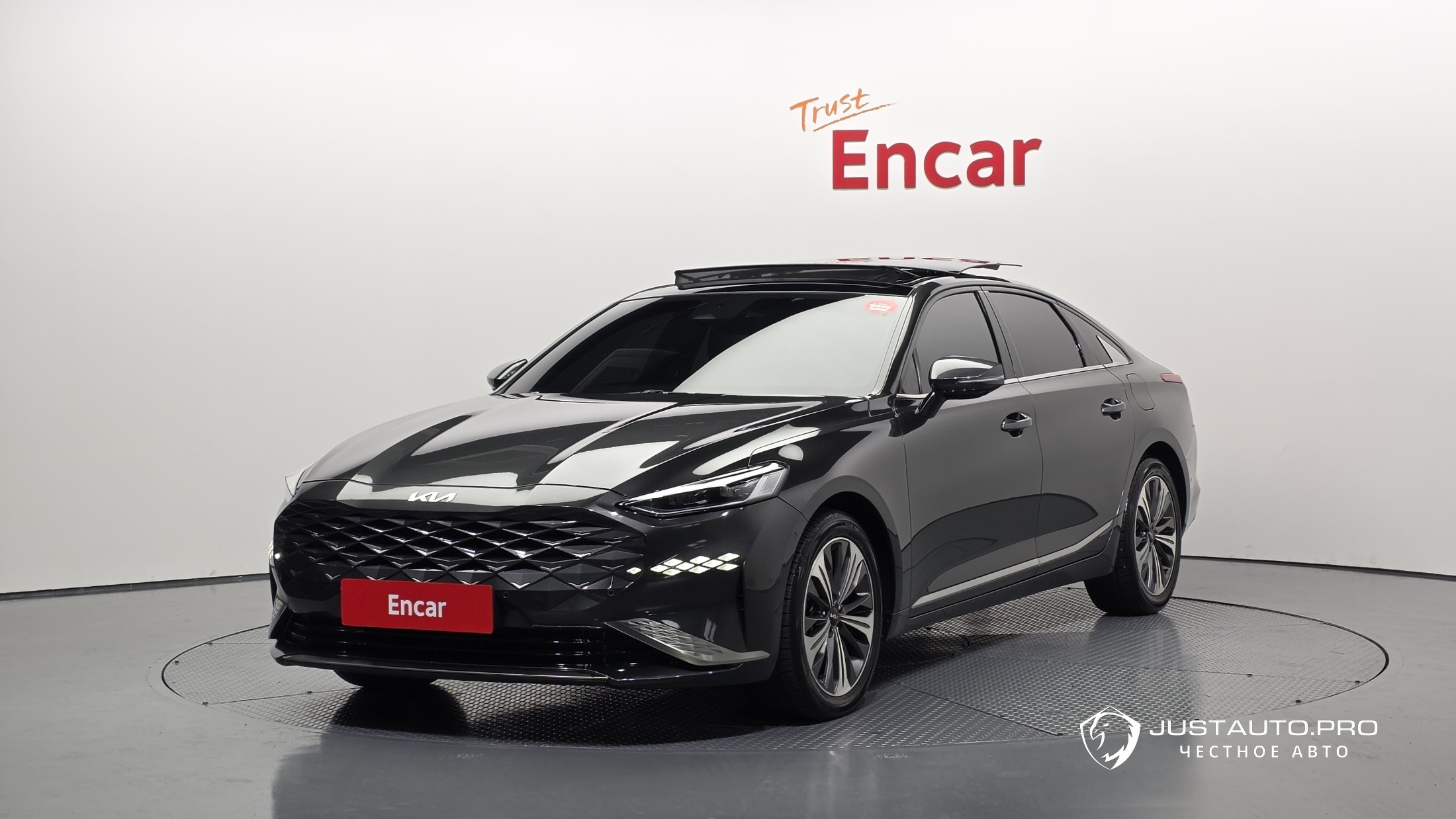 Автомобиль Kia K8