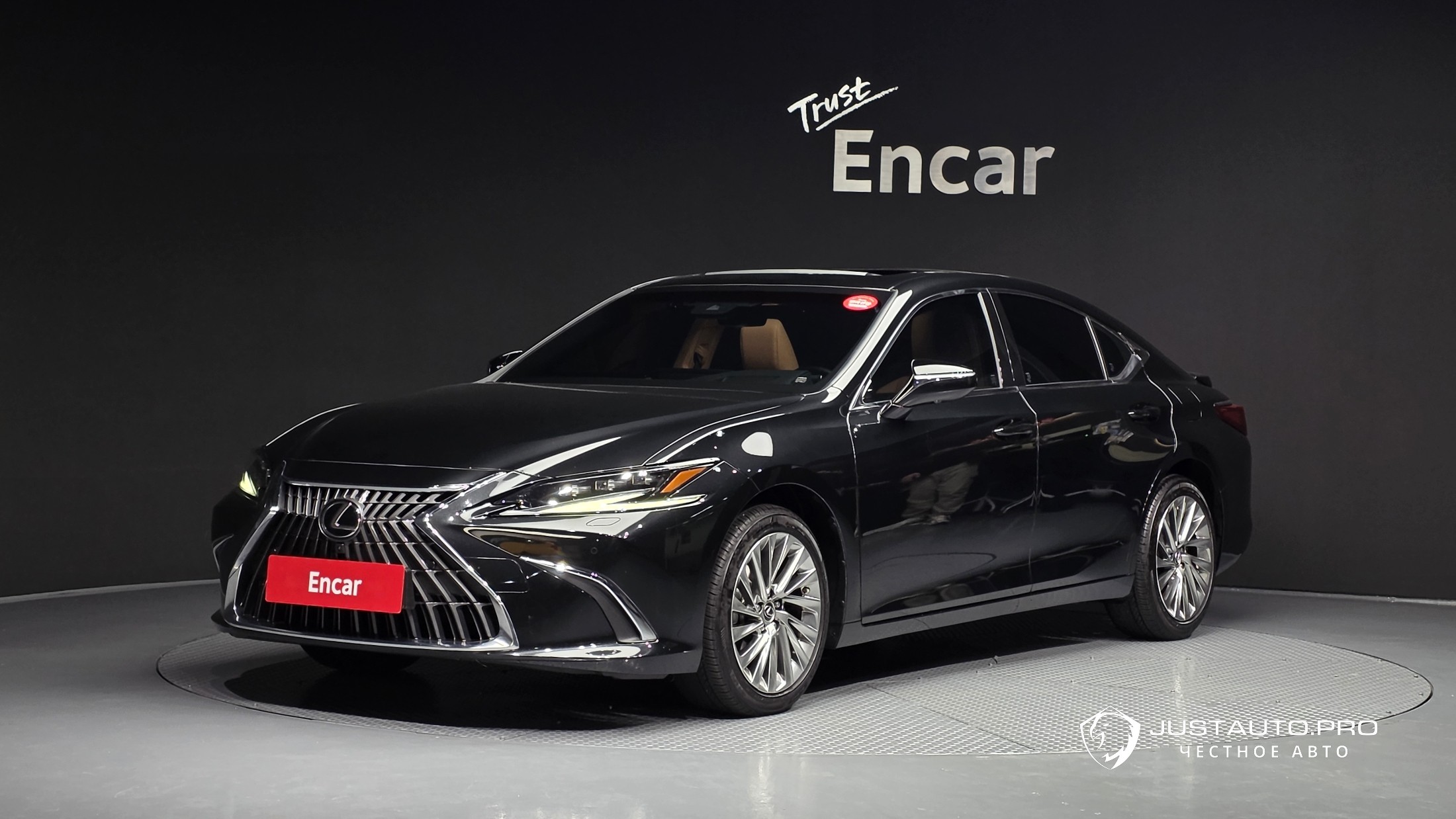 Автомобиль Lexus ES