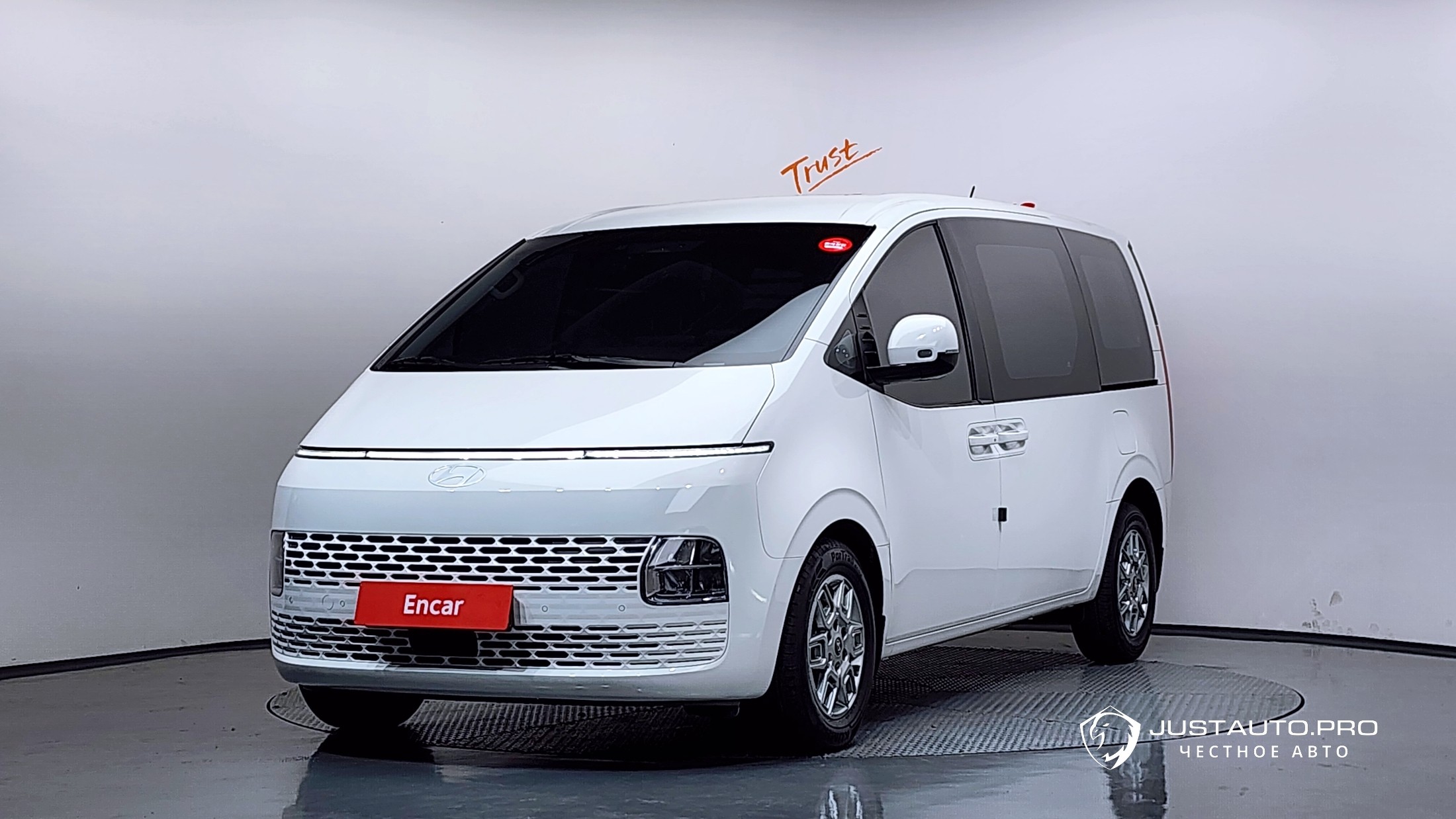 Автомобиль Hyundai Staria