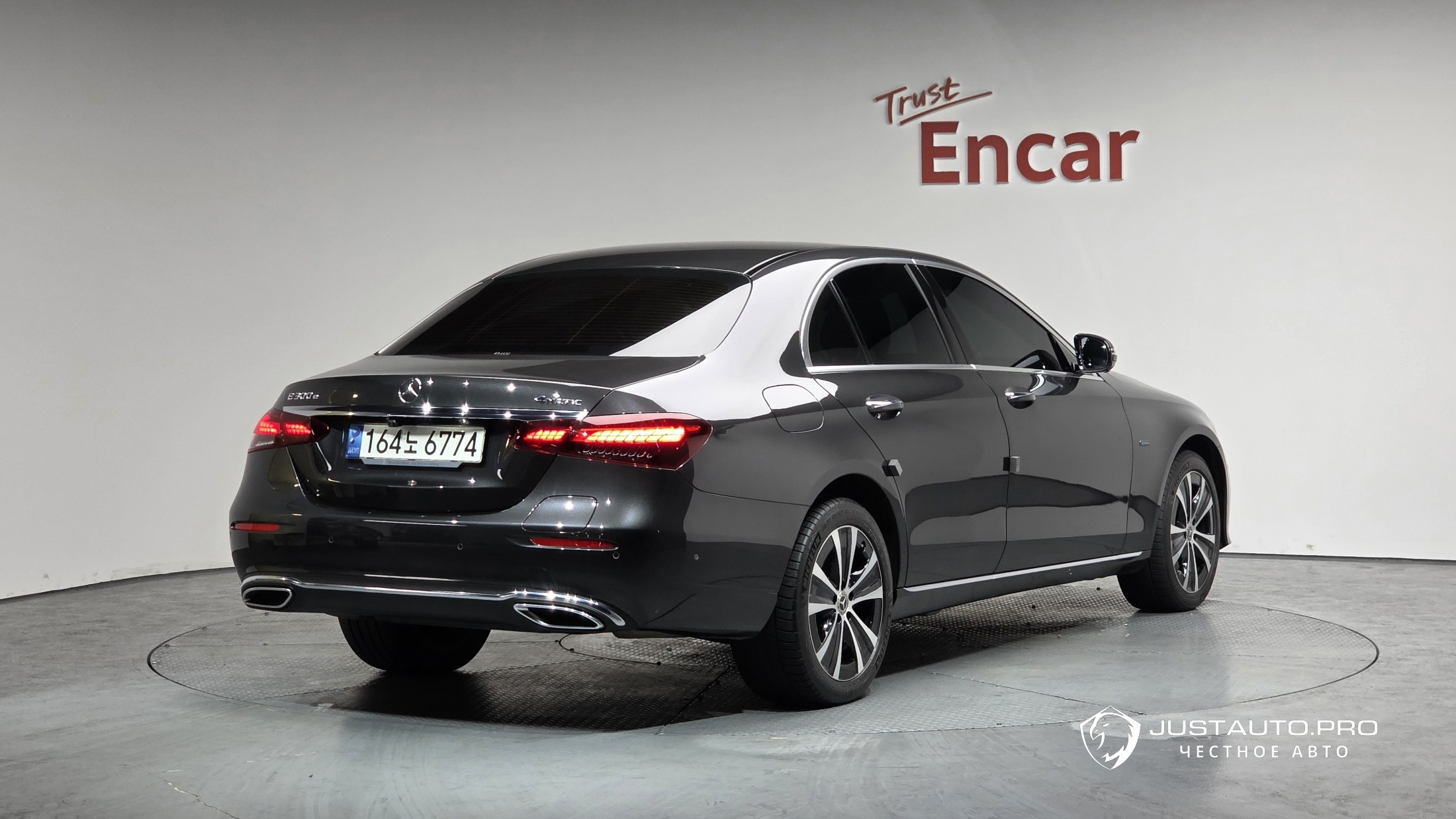 Автомобиль Mercedes-Benz E-Class