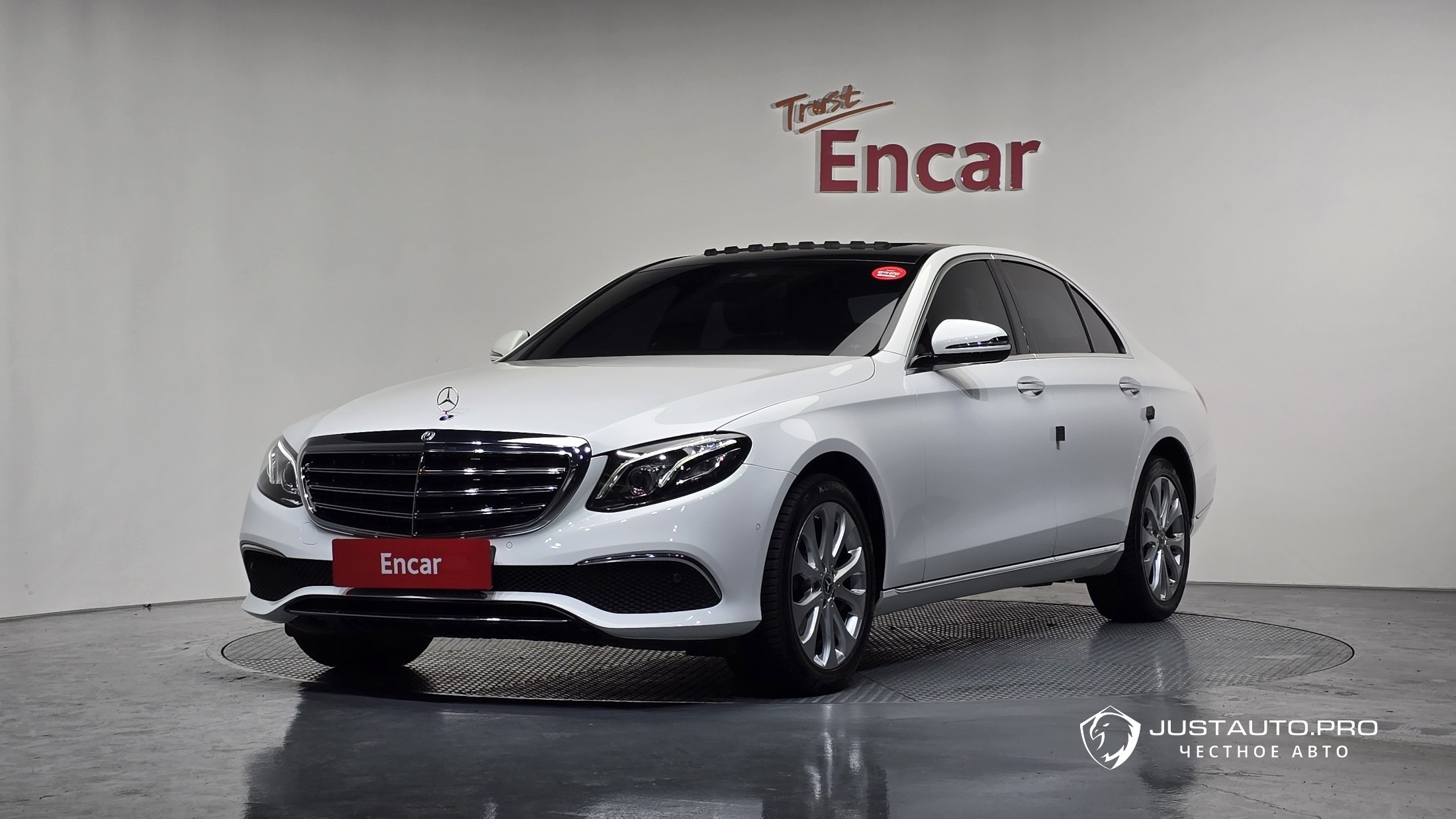 Автомобиль Mercedes-Benz E-Class