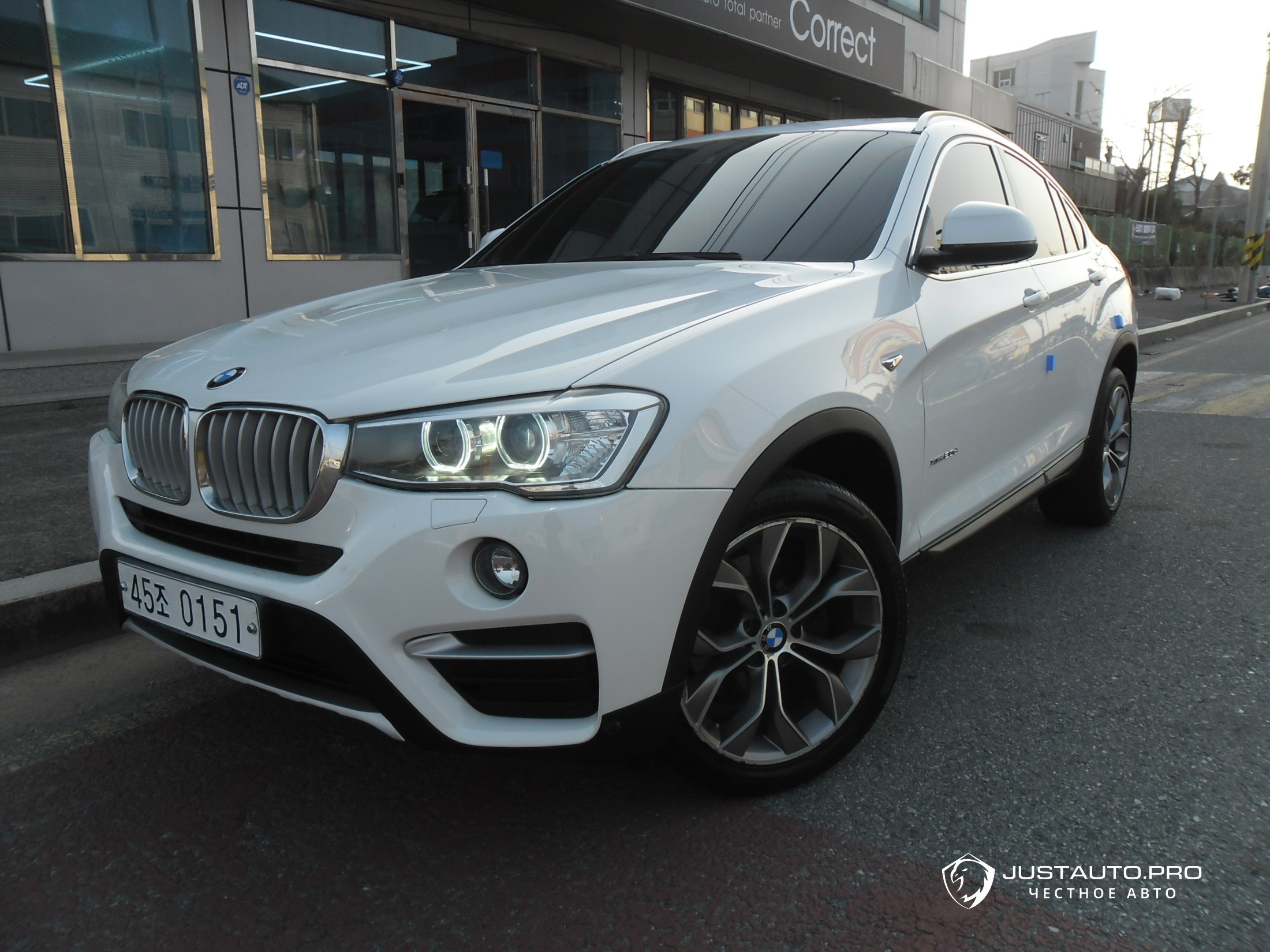 Автомобиль BMW X4