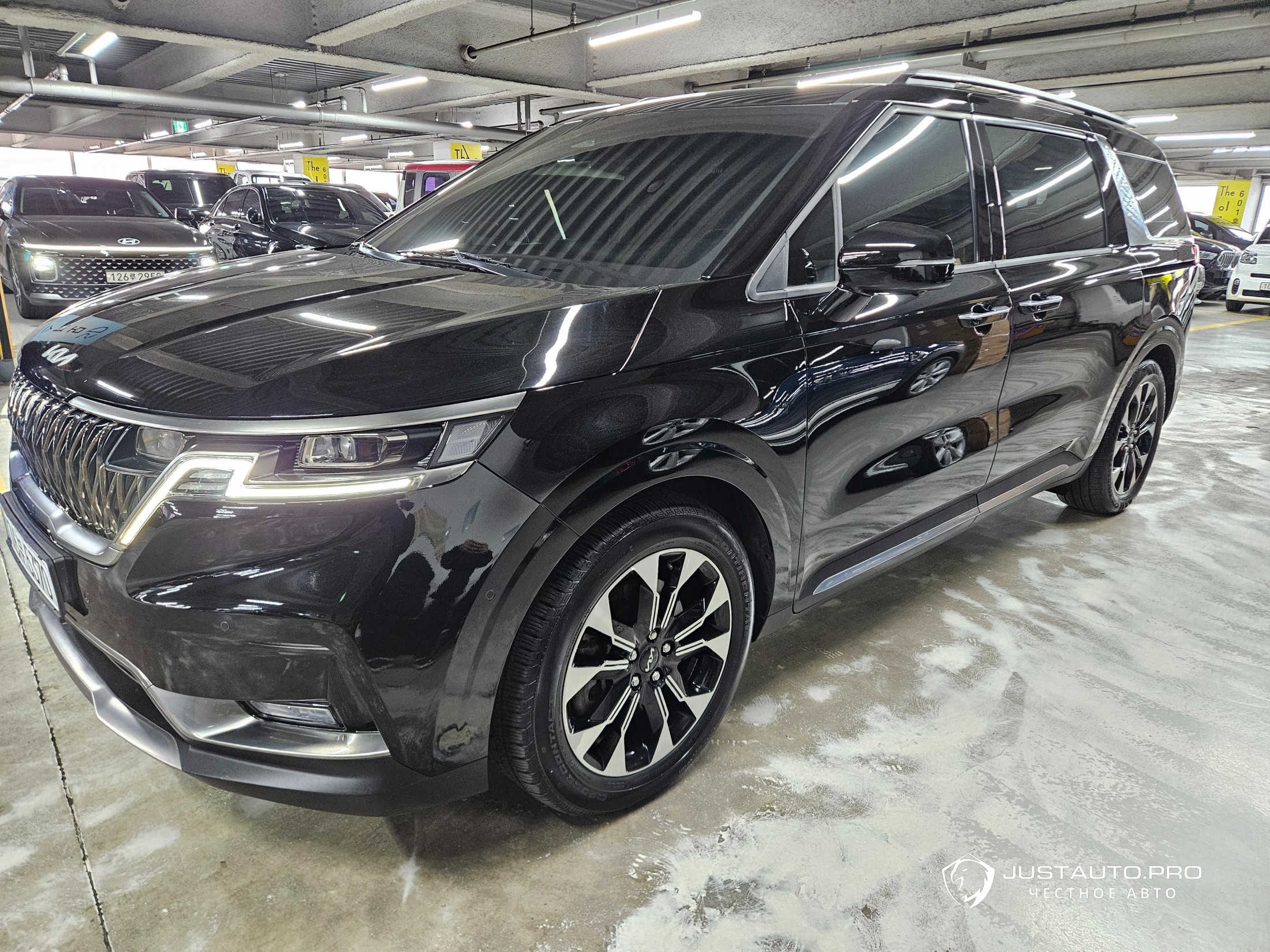 Автомобиль Kia Canival