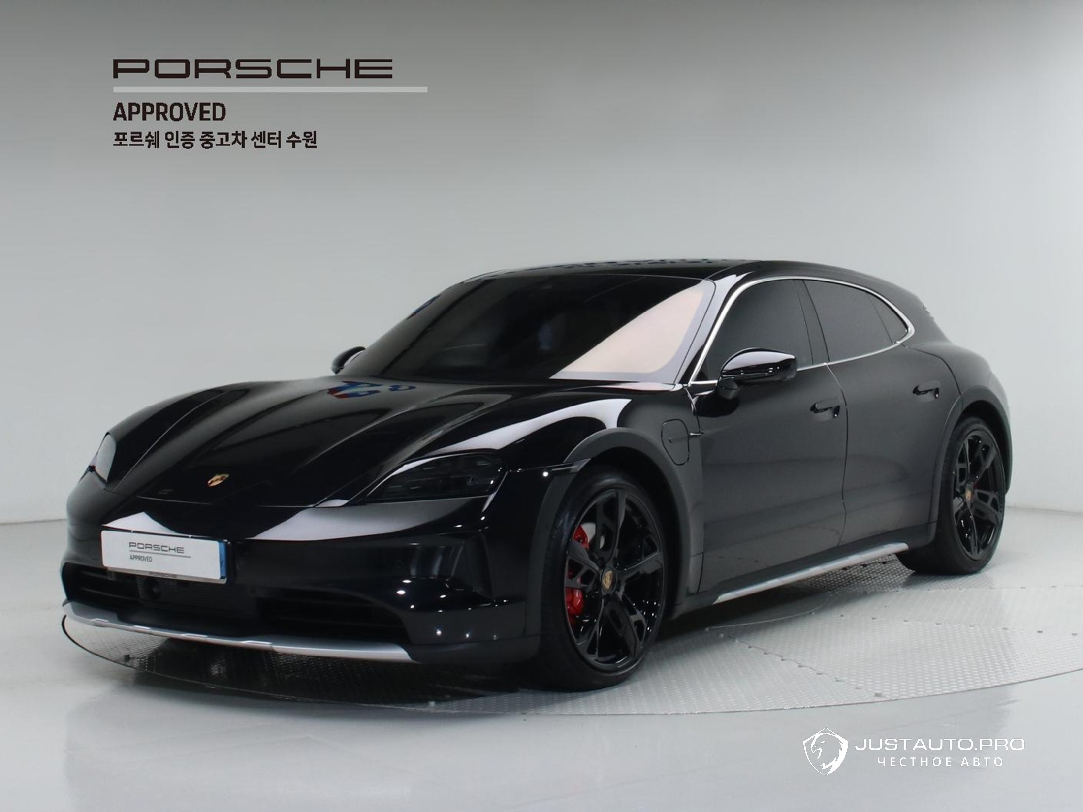 Автомобиль Porsche Taycan