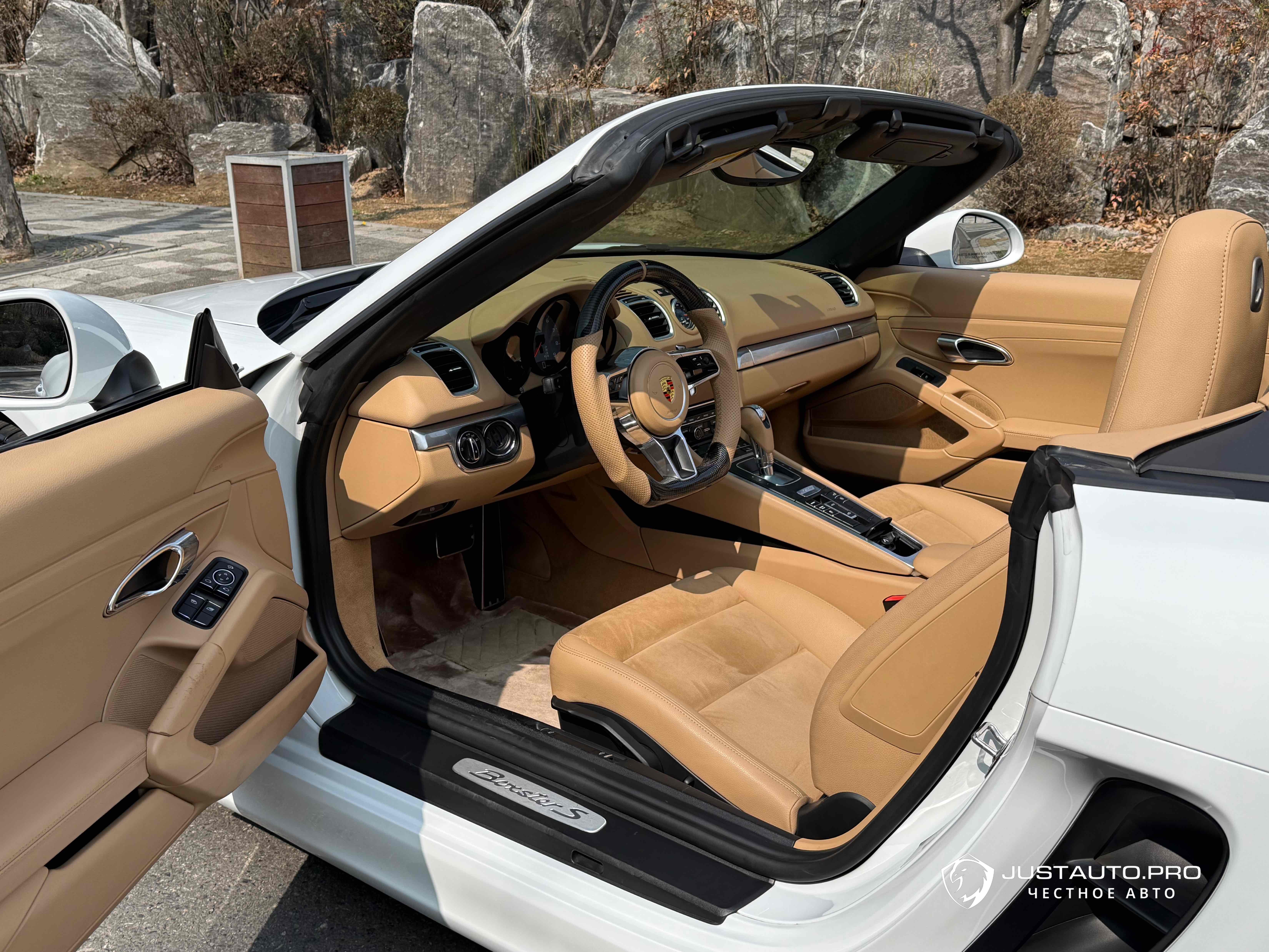 Автомобиль Porsche Boxster