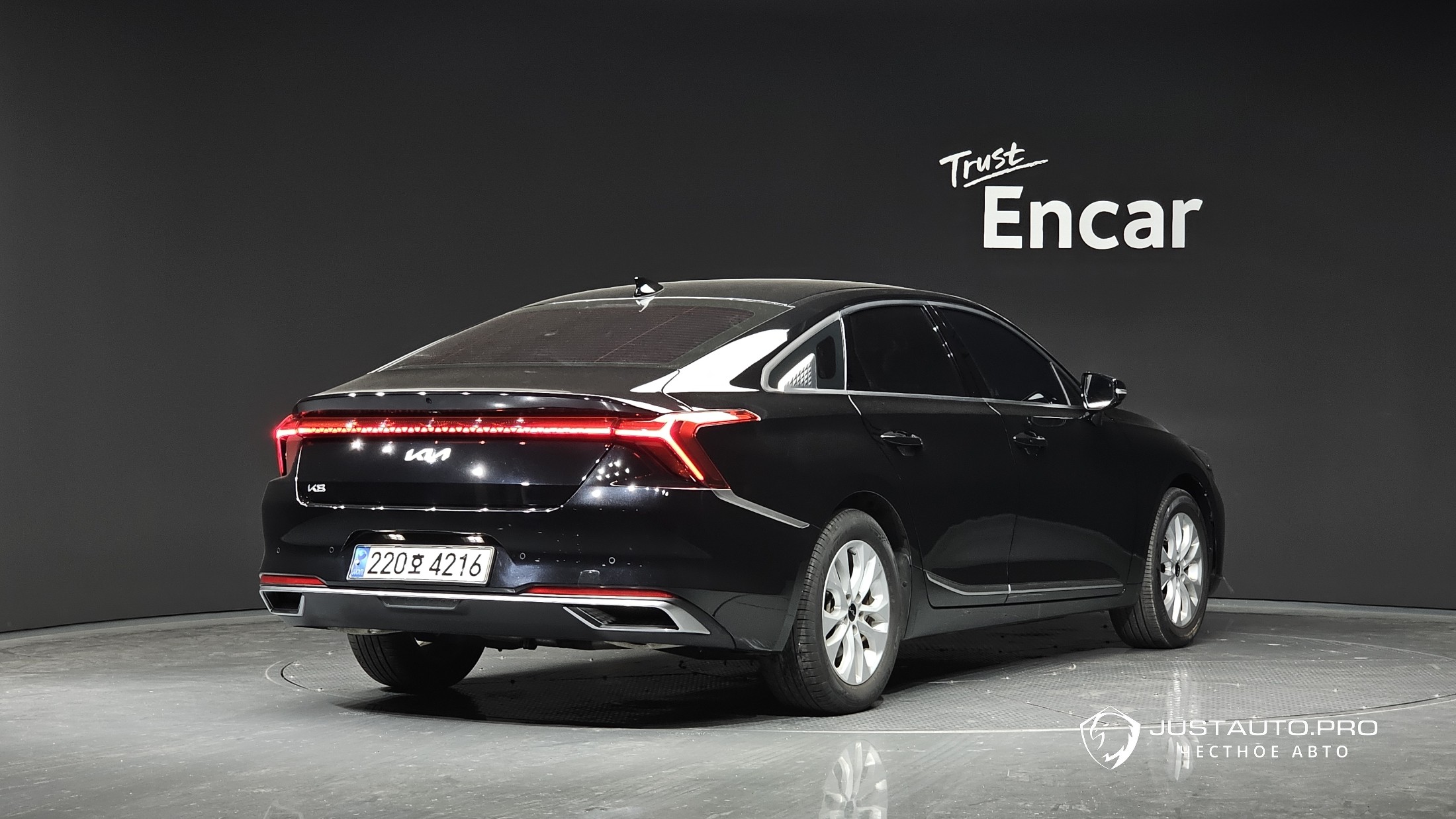 Автомобиль Kia K8