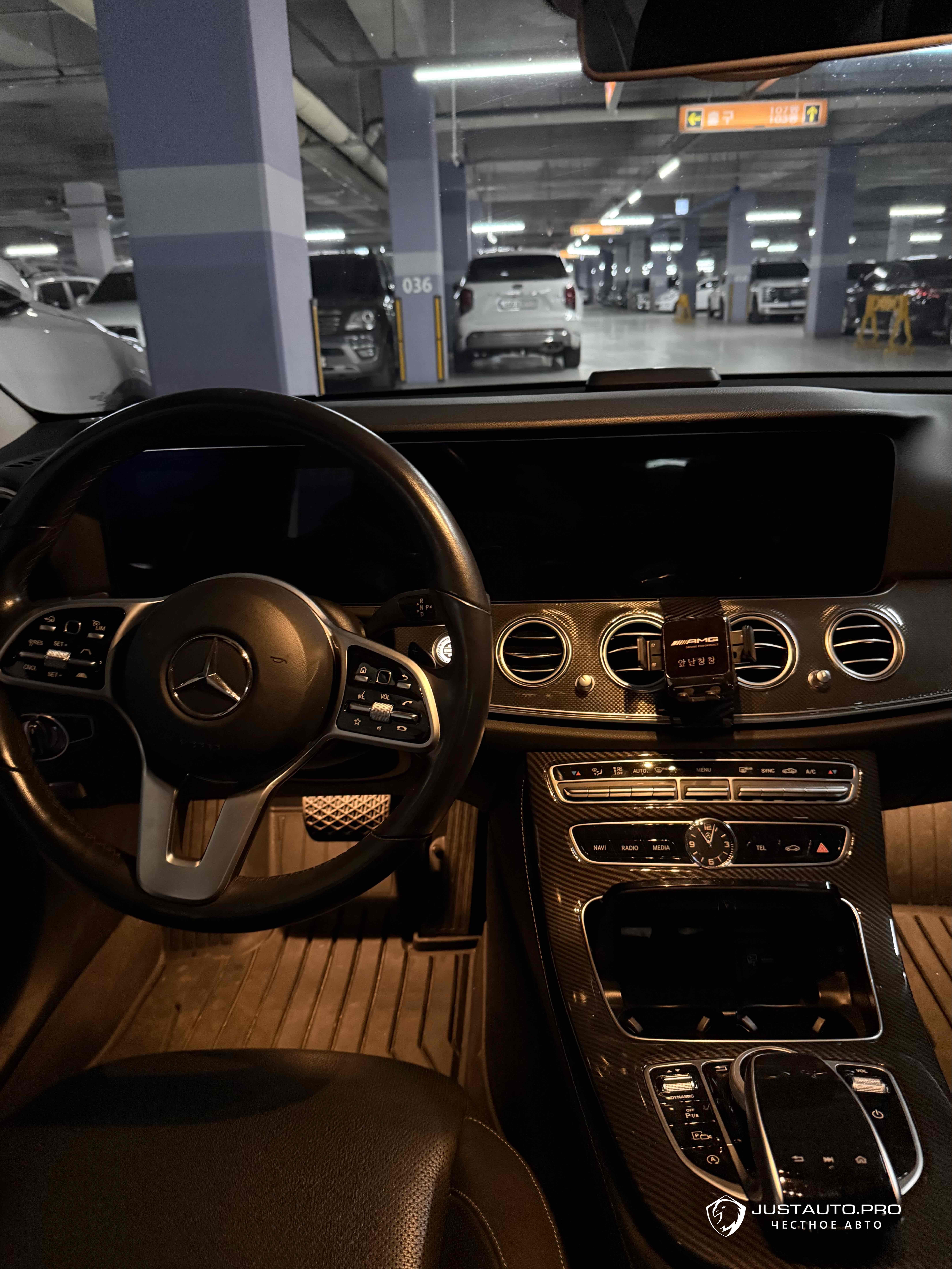 Автомобиль Mercedes-Benz E-Class