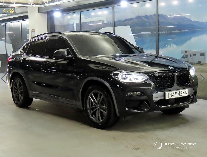 Автомобиль BMW X4