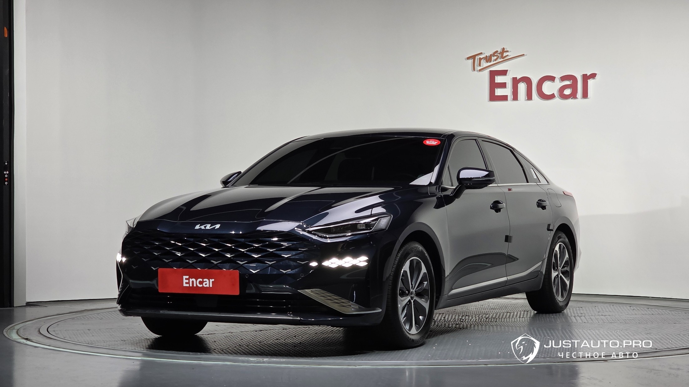 Автомобиль Kia K8