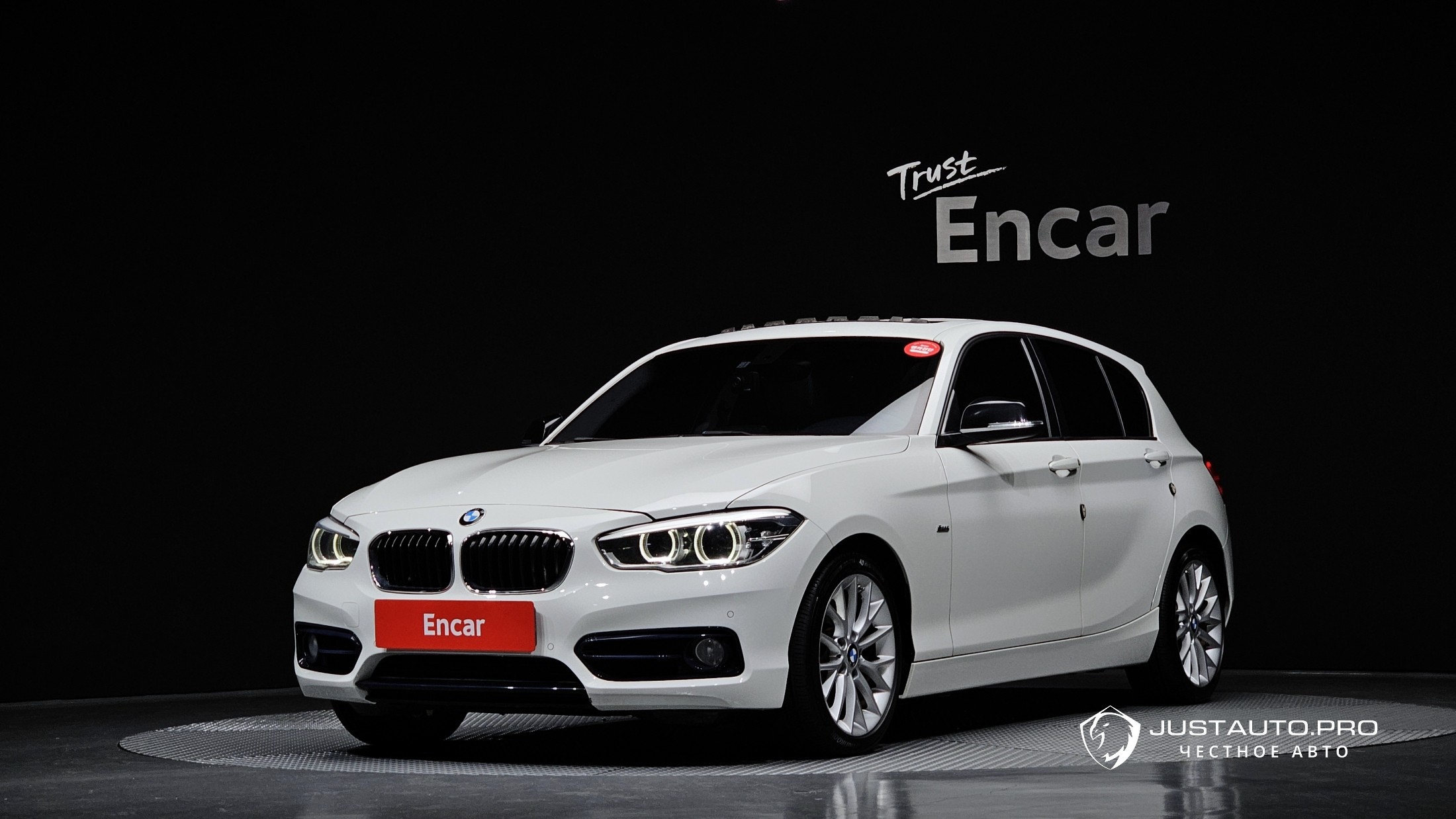 Автомобиль BMW 1-Series