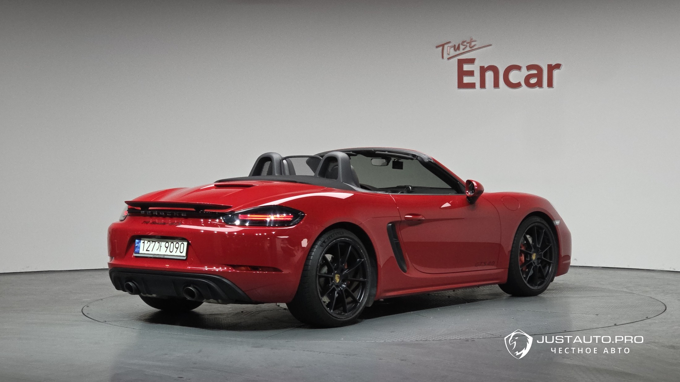 Автомобиль Porsche 718