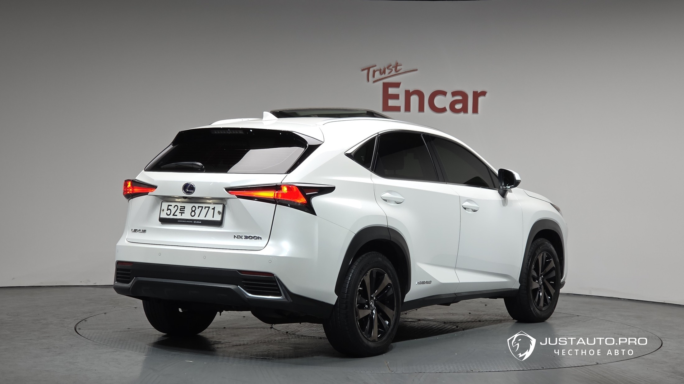 Автомобиль Lexus NX