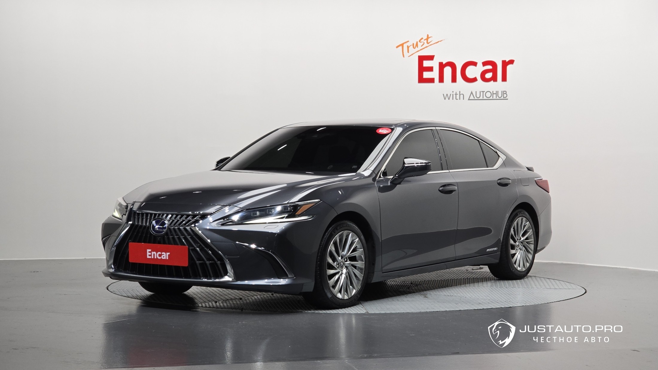 Автомобиль Lexus ES