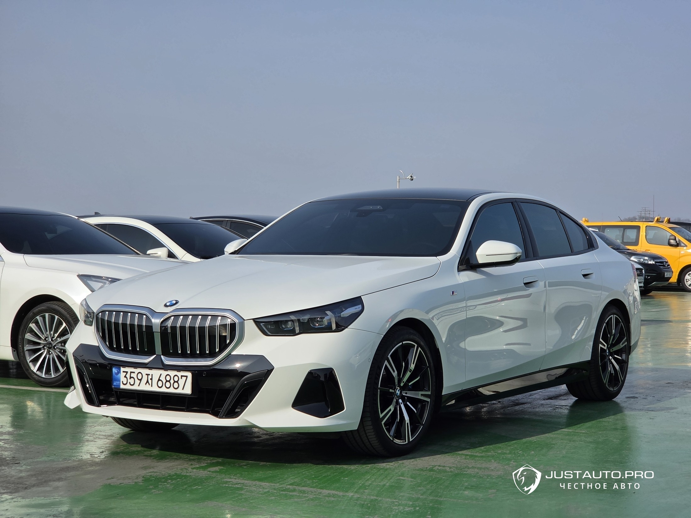 Автомобиль BMW 5-Series