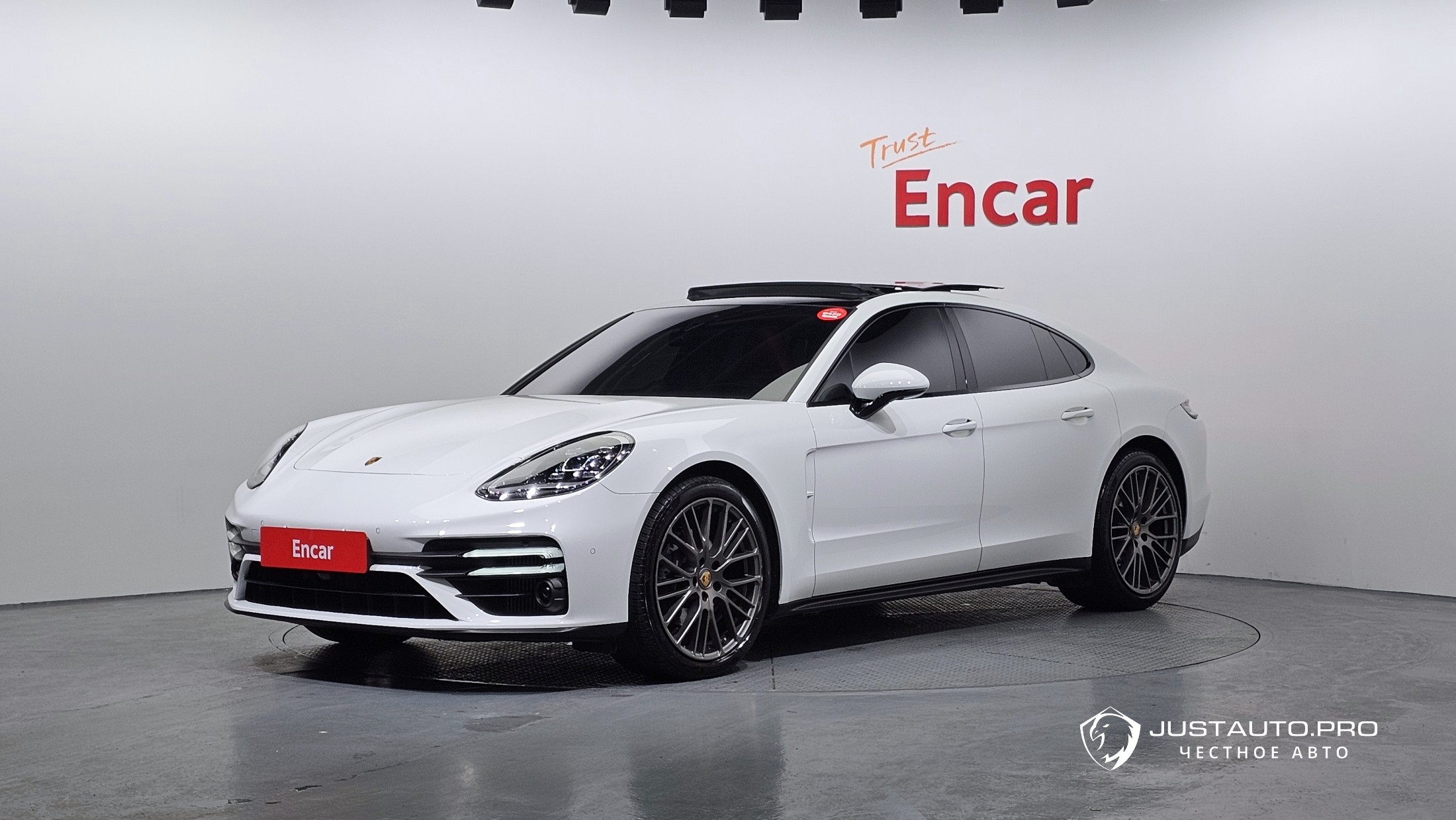 Автомобиль Porsche Panamera