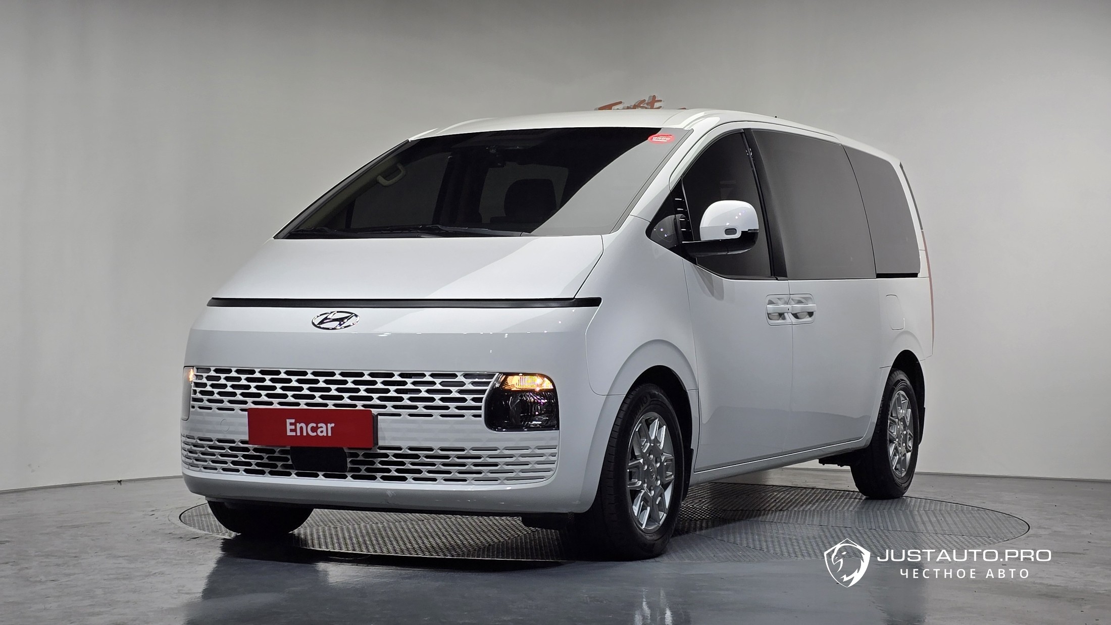 Автомобиль Hyundai Staria