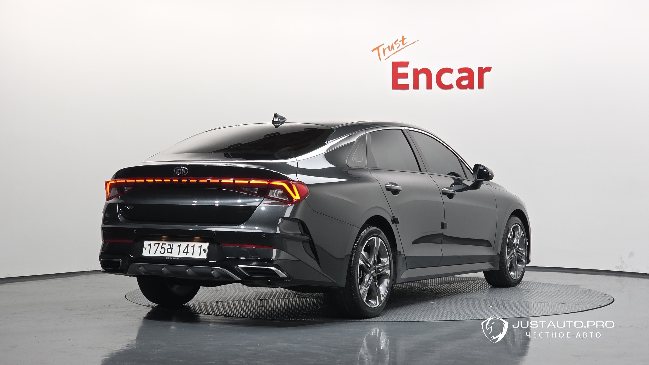 Автомобиль Kia K5
