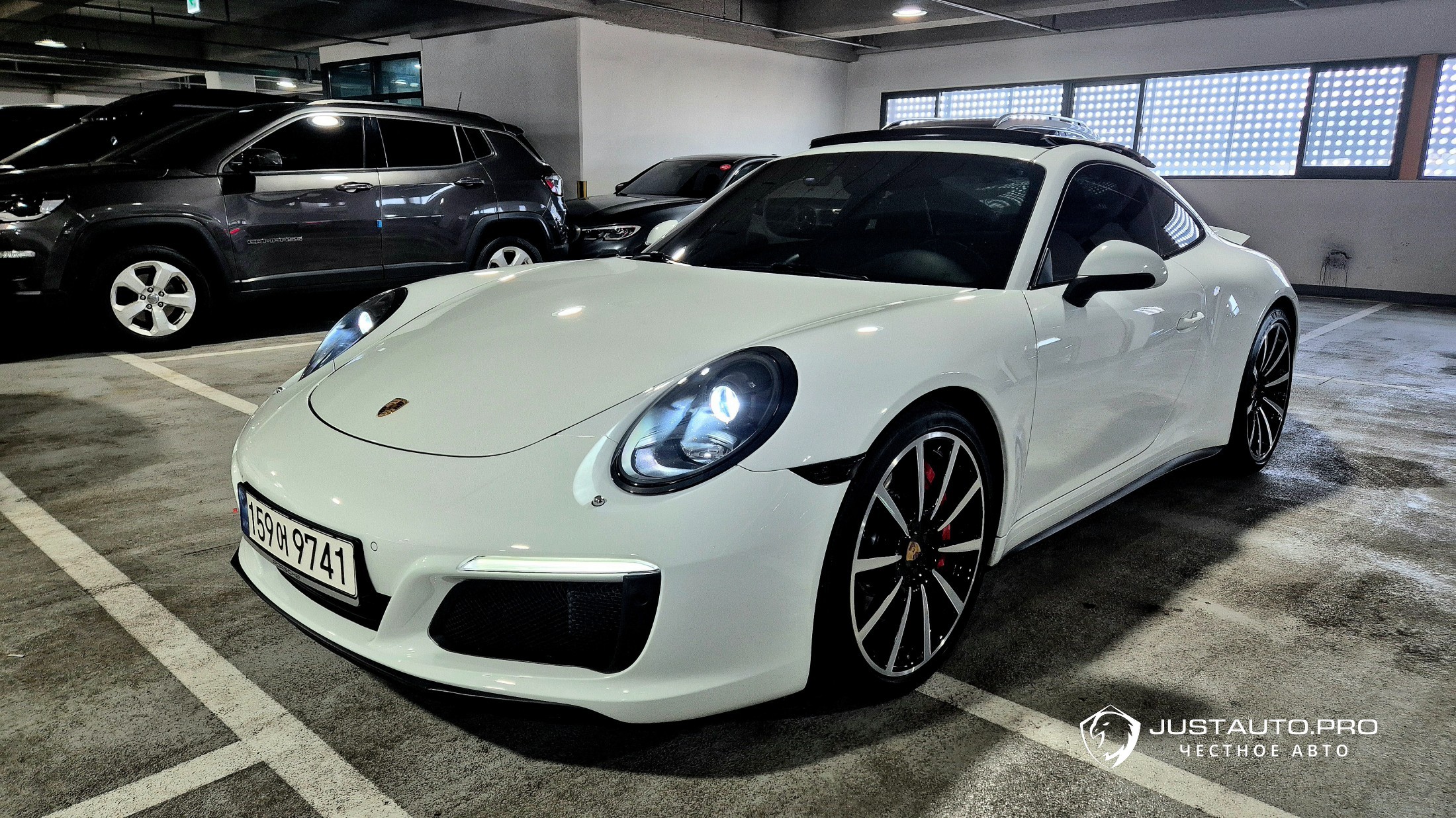Автомобиль Porsche 911