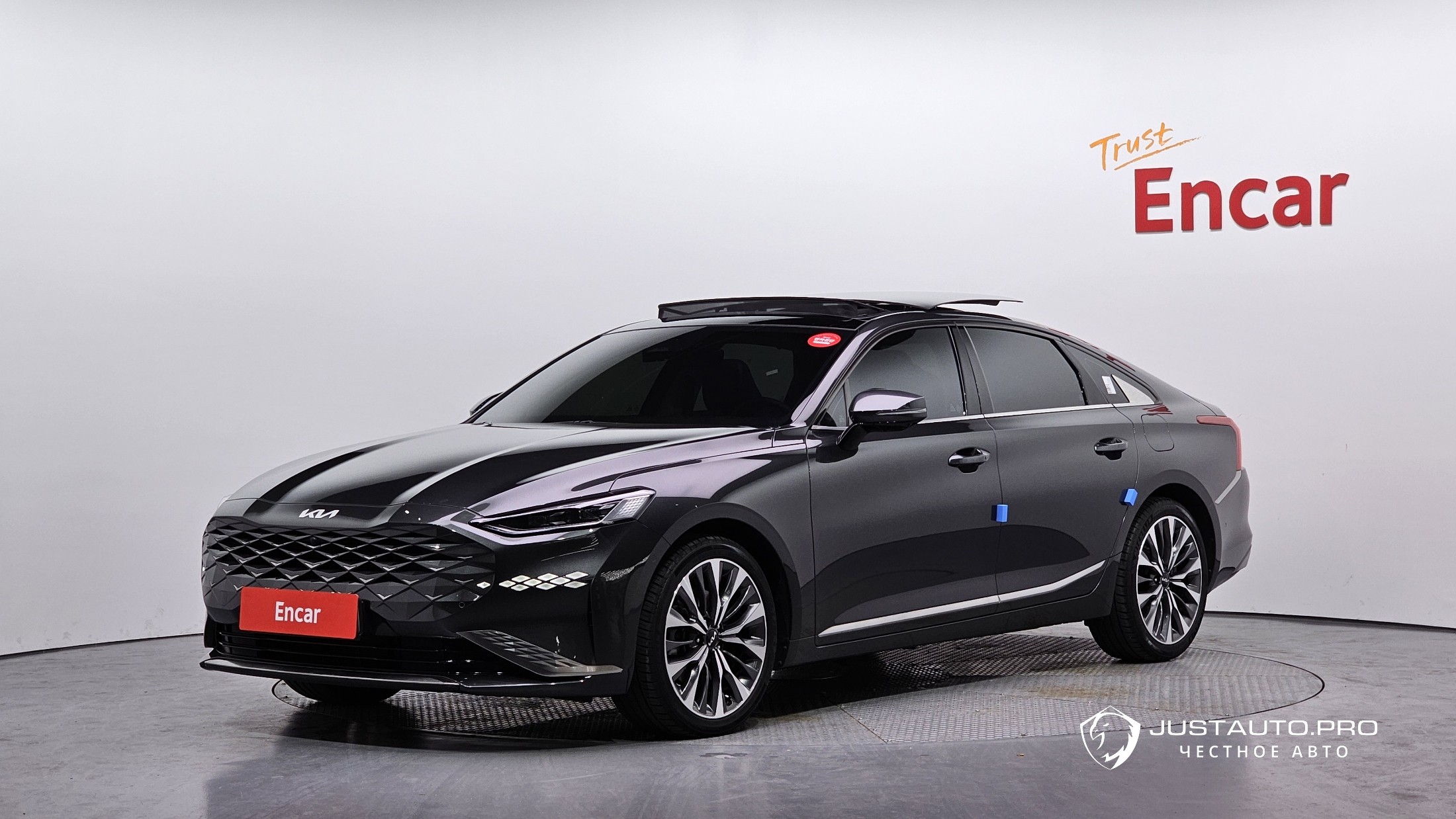 Автомобиль Kia K8