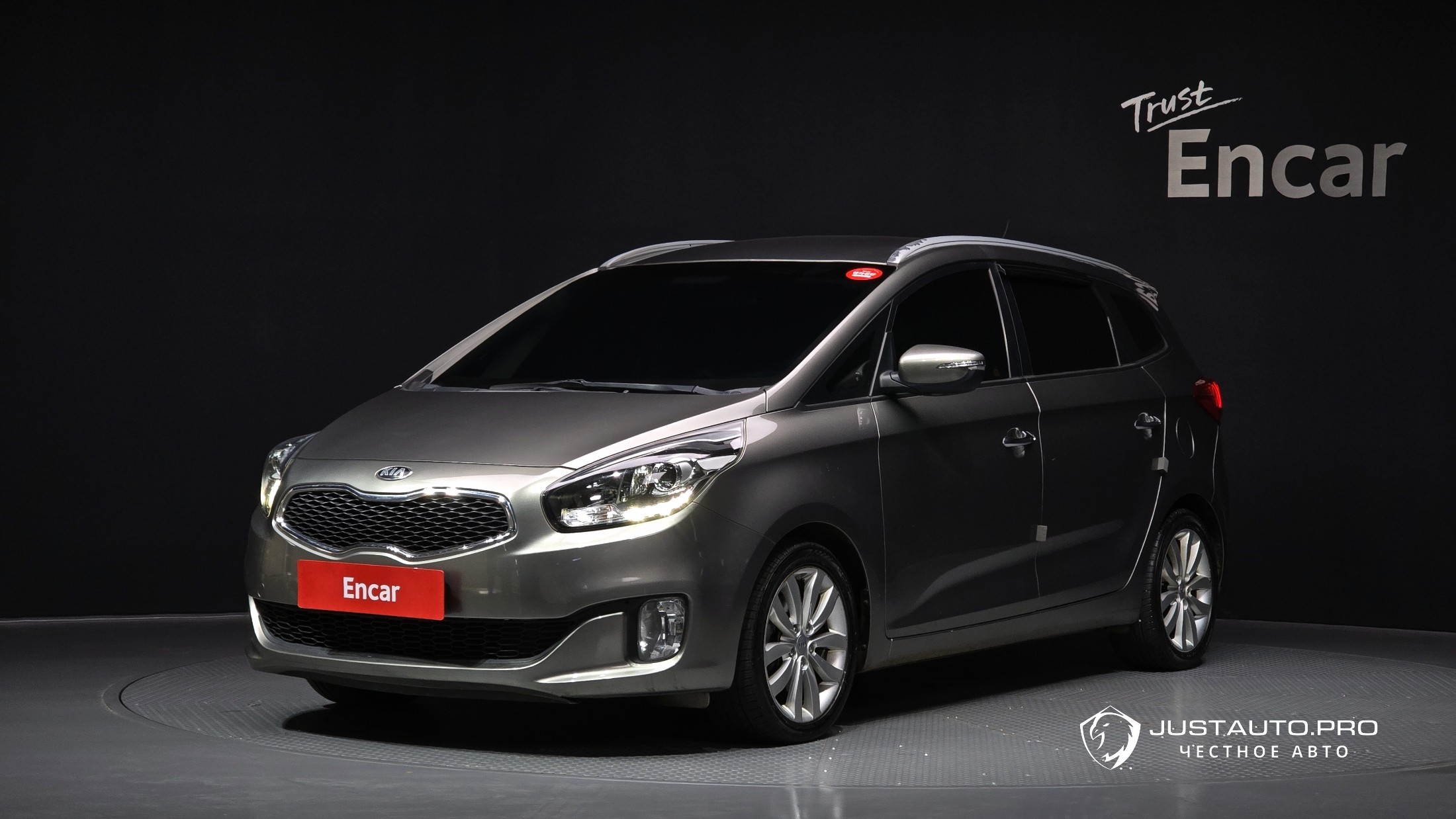 Автомобиль Kia Carens