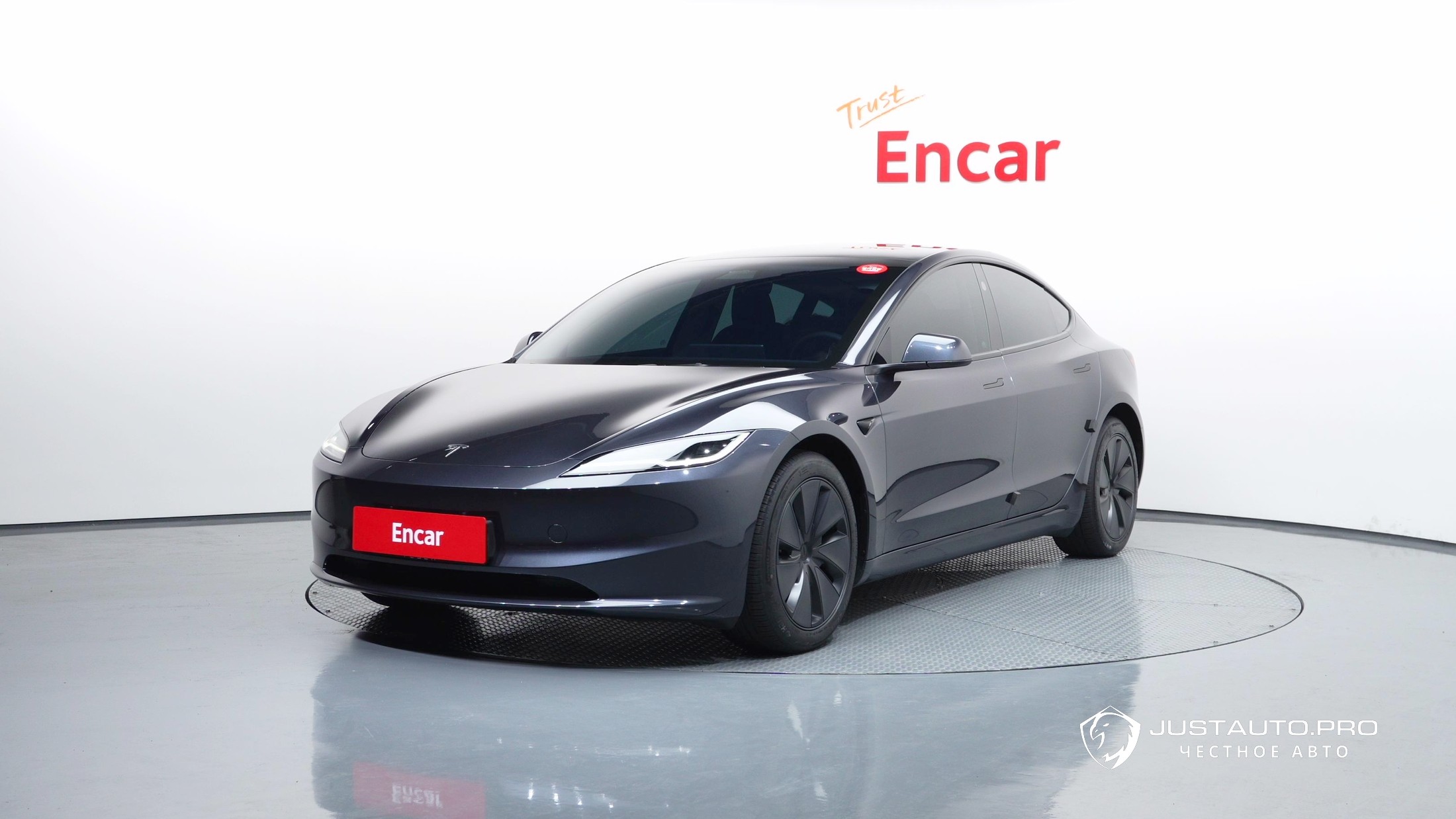 Автомобиль Tesla Model 3