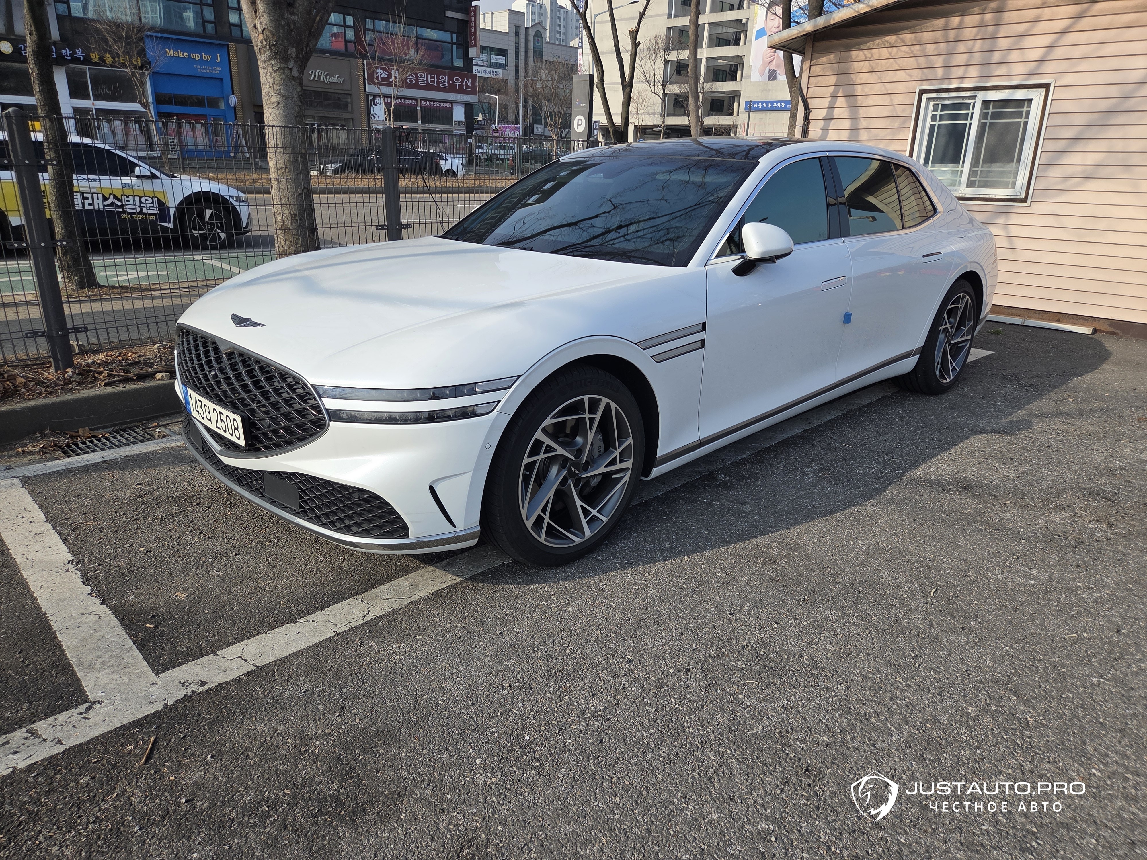 Автомобиль Genesis G90