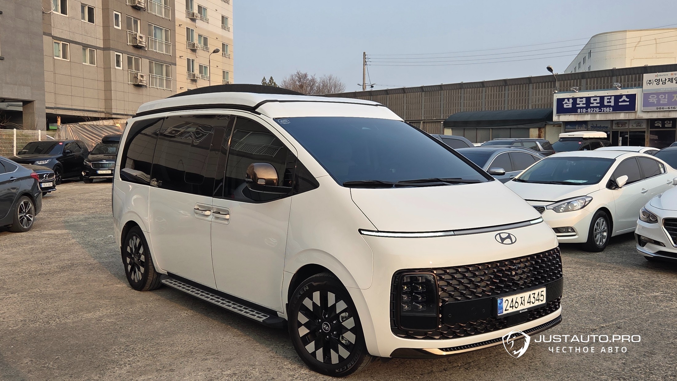 Автомобиль Hyundai Staria