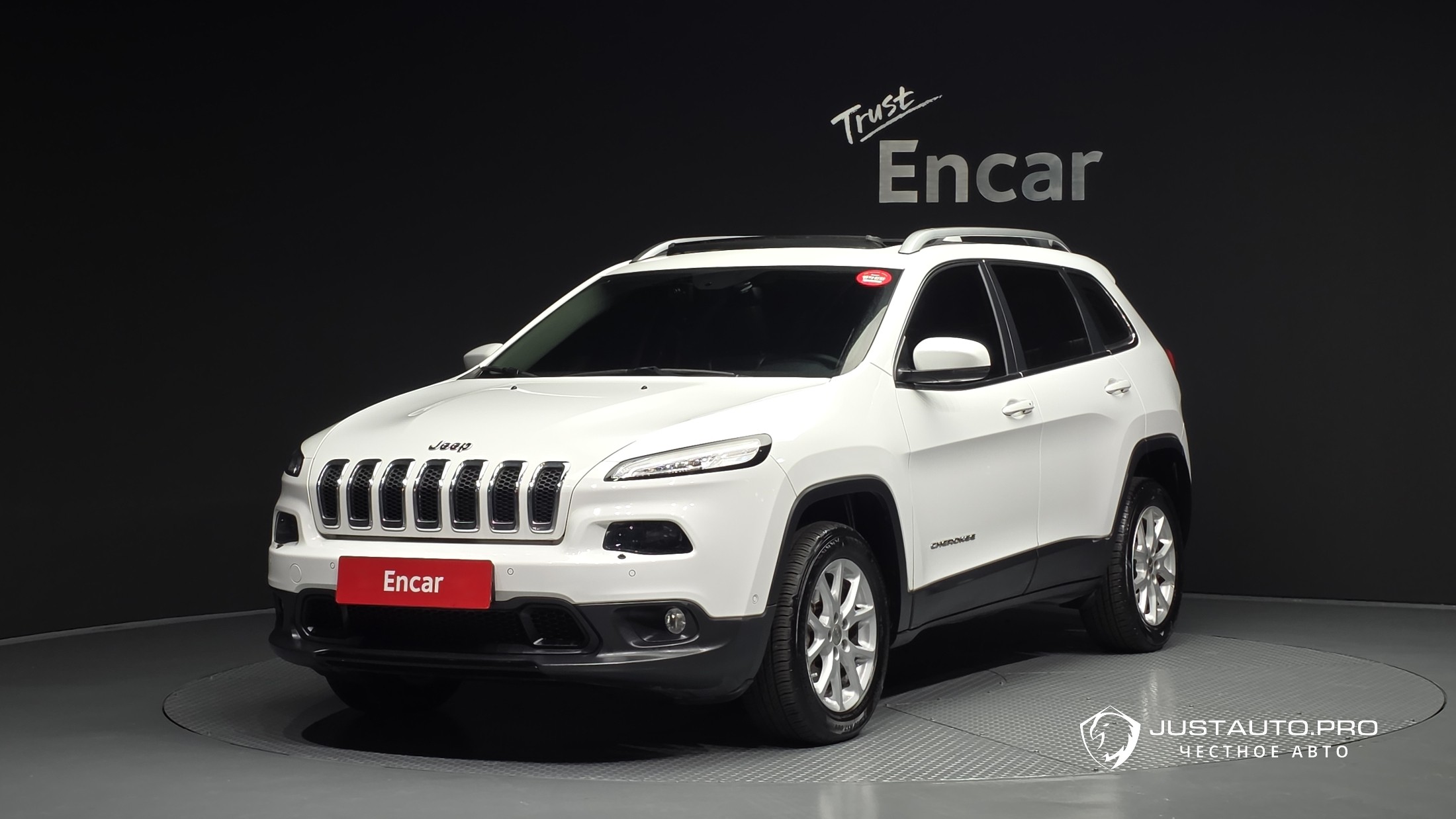 Автомобиль Jeep Cherokee