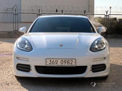 Автомобиль Porsche Panamera
