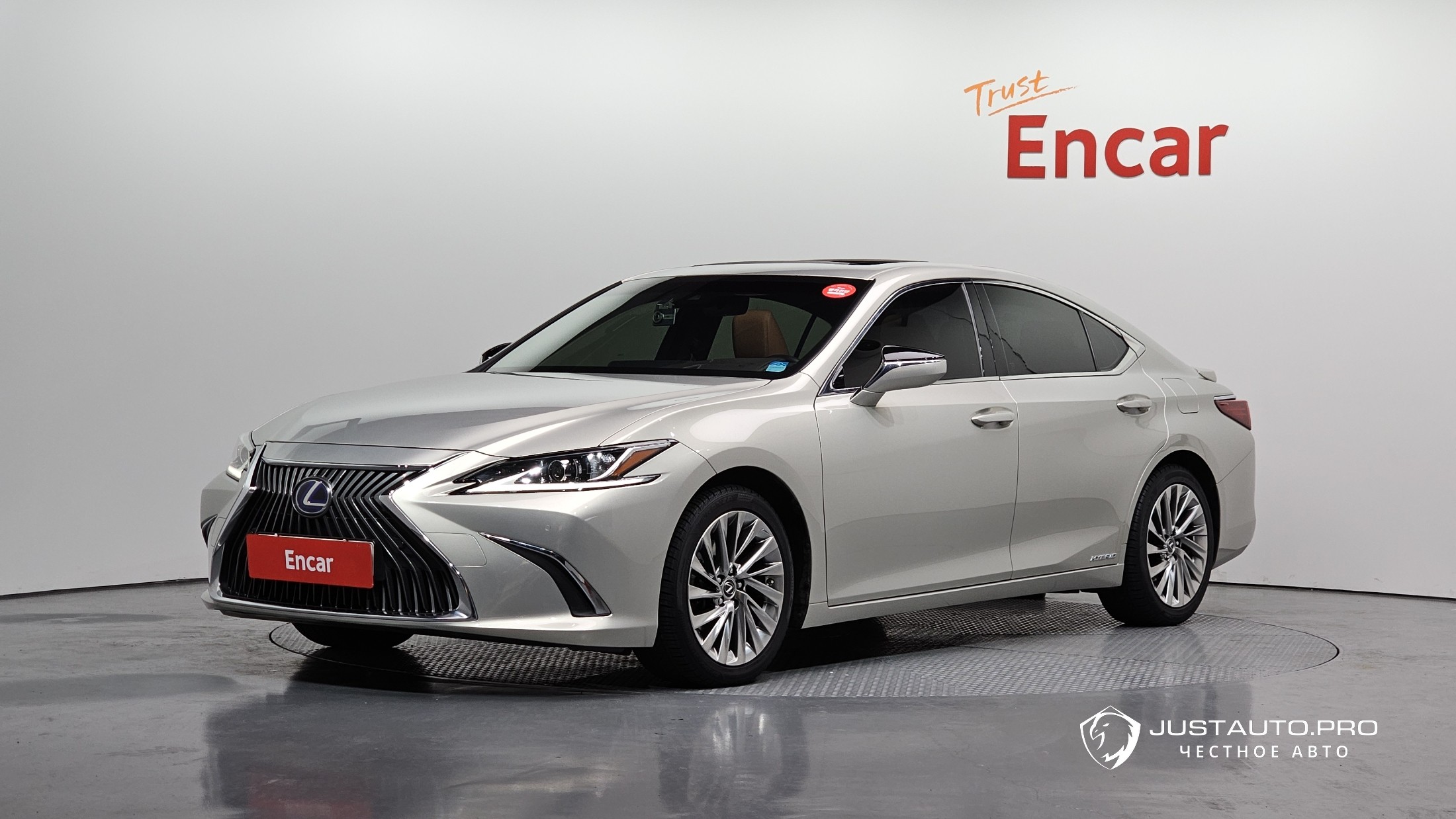 Автомобиль Lexus ES