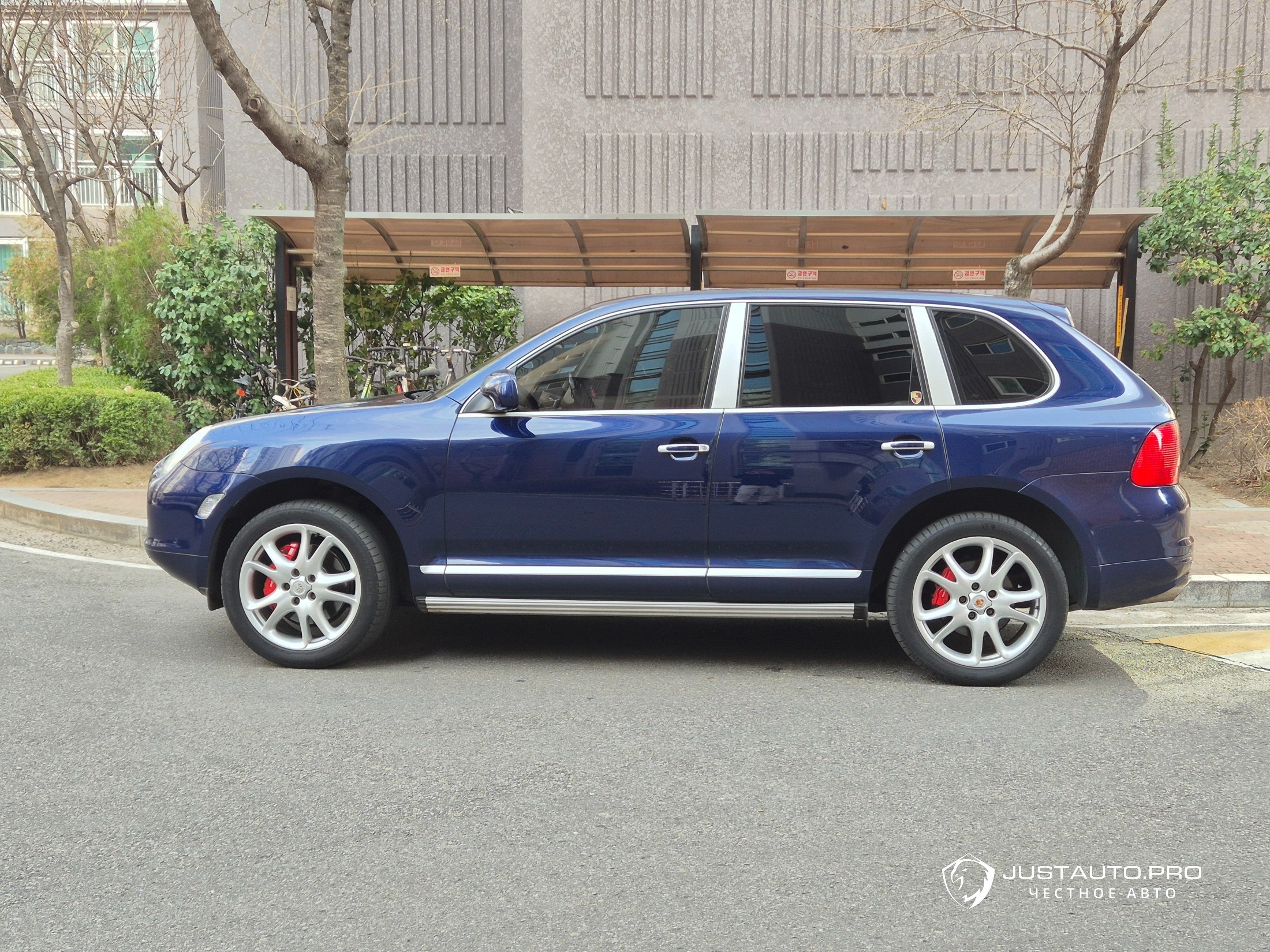 Автомобиль Porsche Cayenne