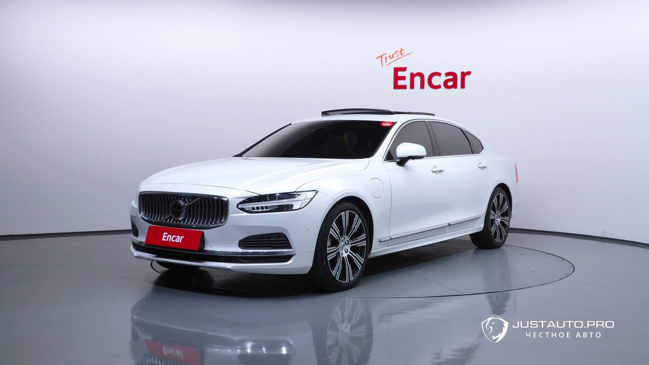 Автомобиль Volvo S90