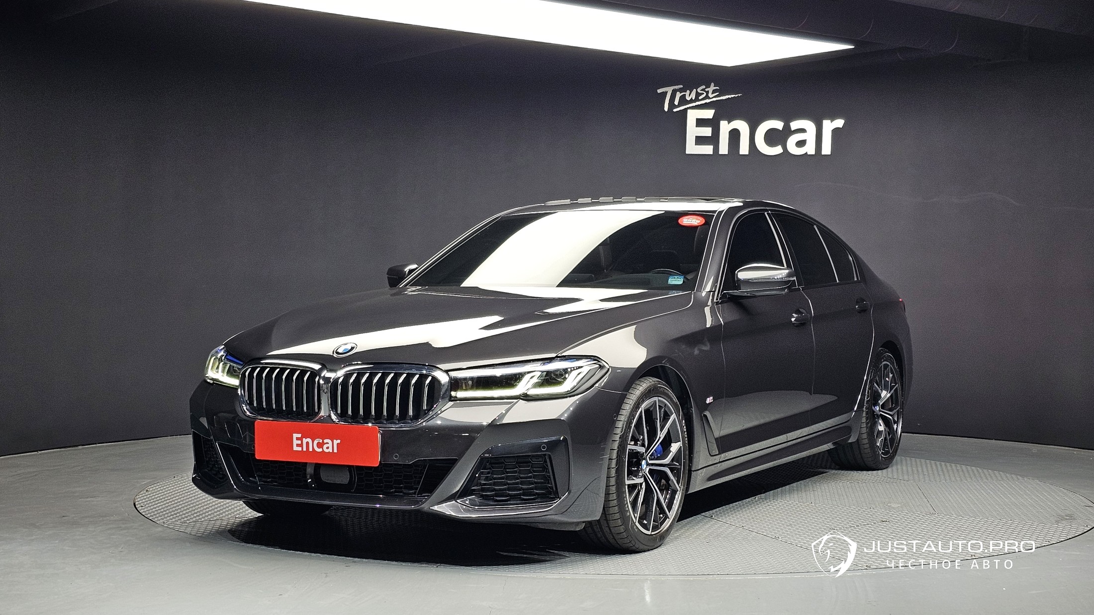 Автомобиль BMW 5-Series