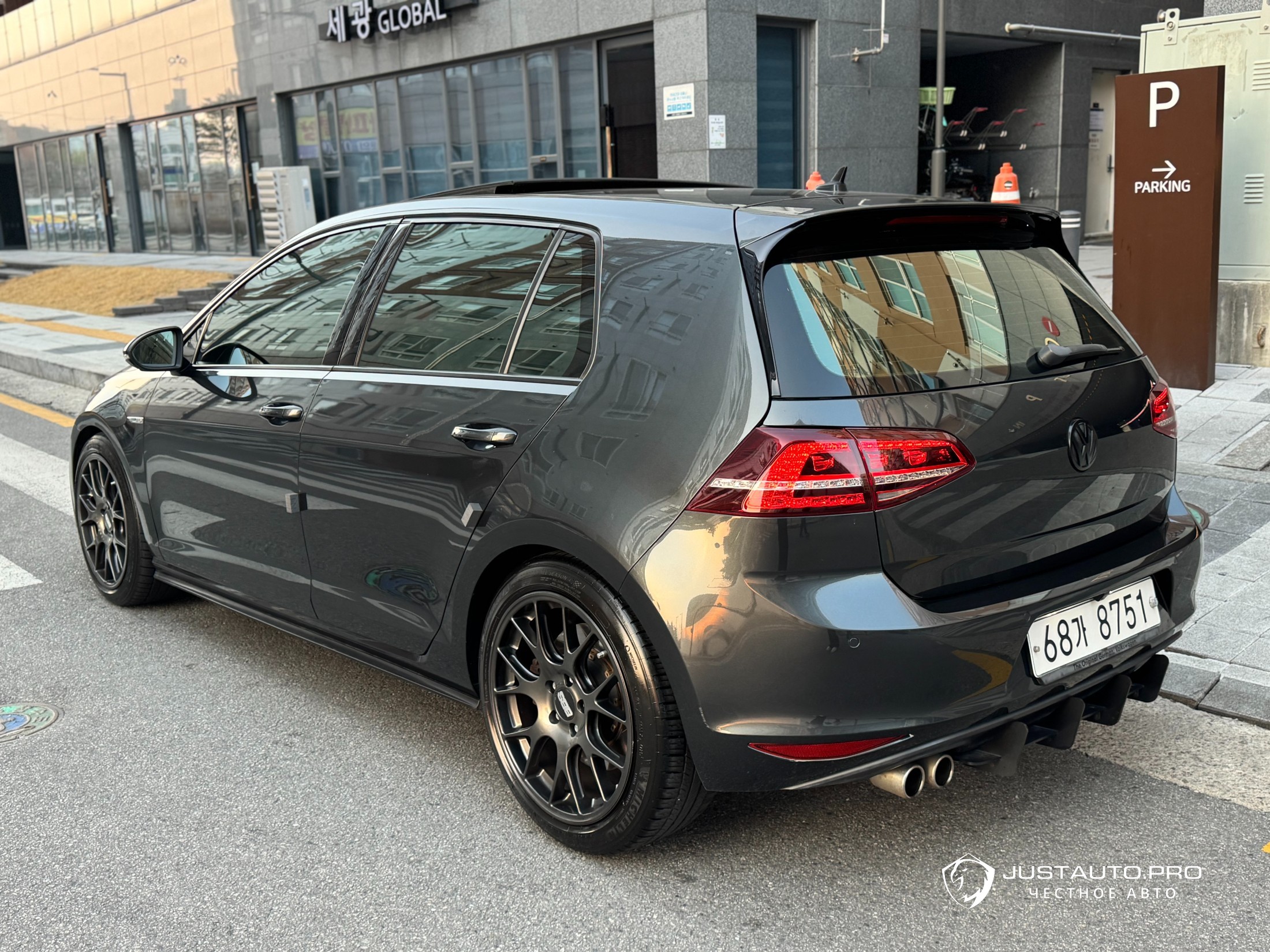 Автомобиль Volkswagen Golf