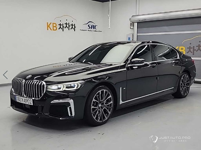 Автомобиль BMW 7-Series