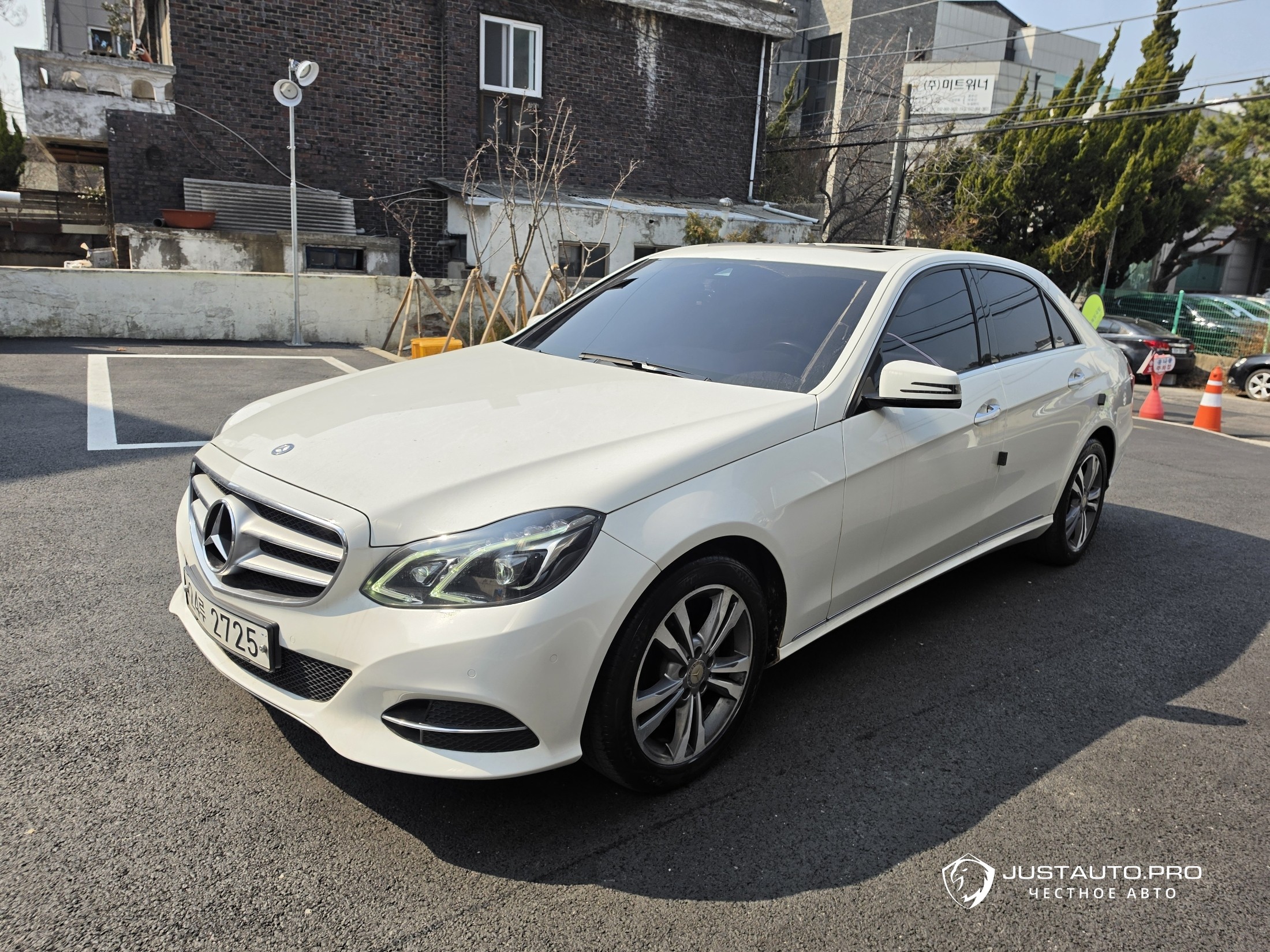 Автомобиль Mercedes-Benz E-Class