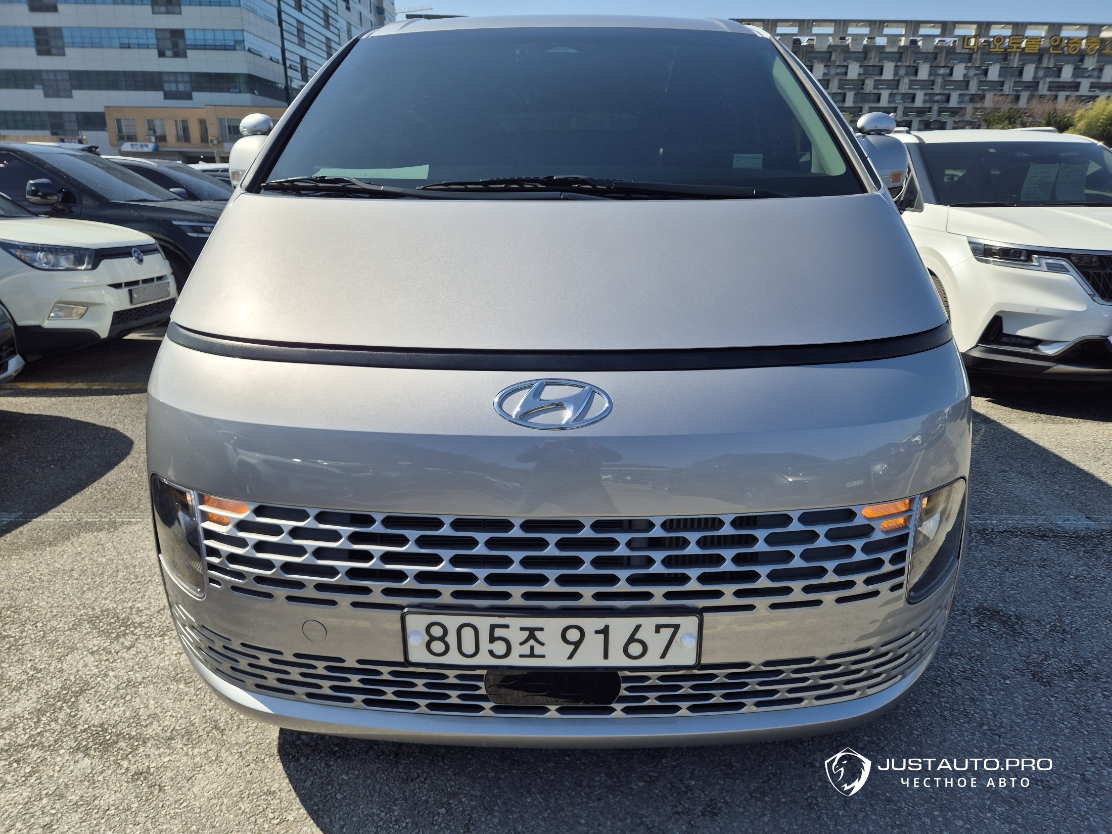 Автомобиль Hyundai Staria